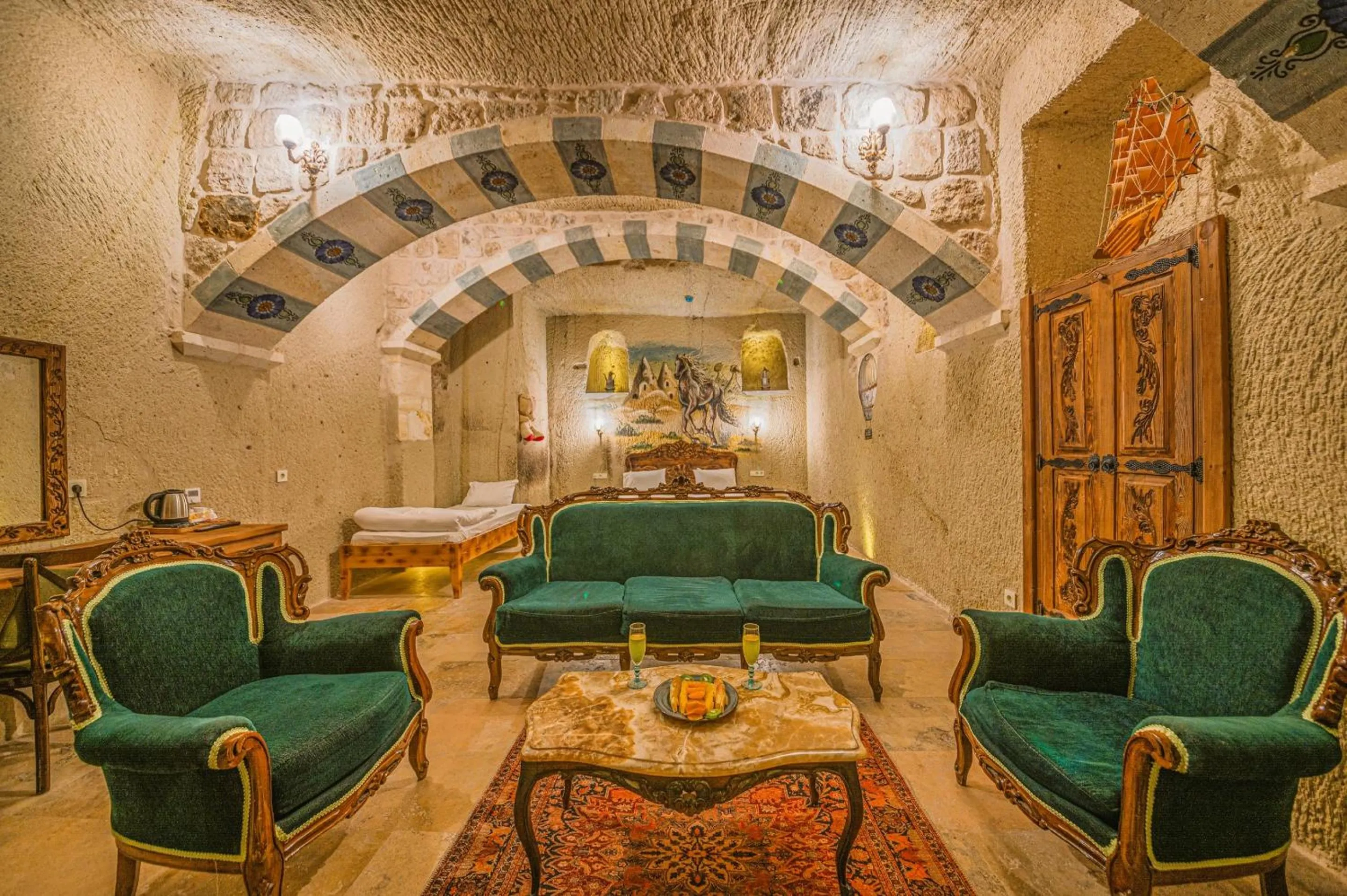 Living room in Capp Royal Cave HOTEL