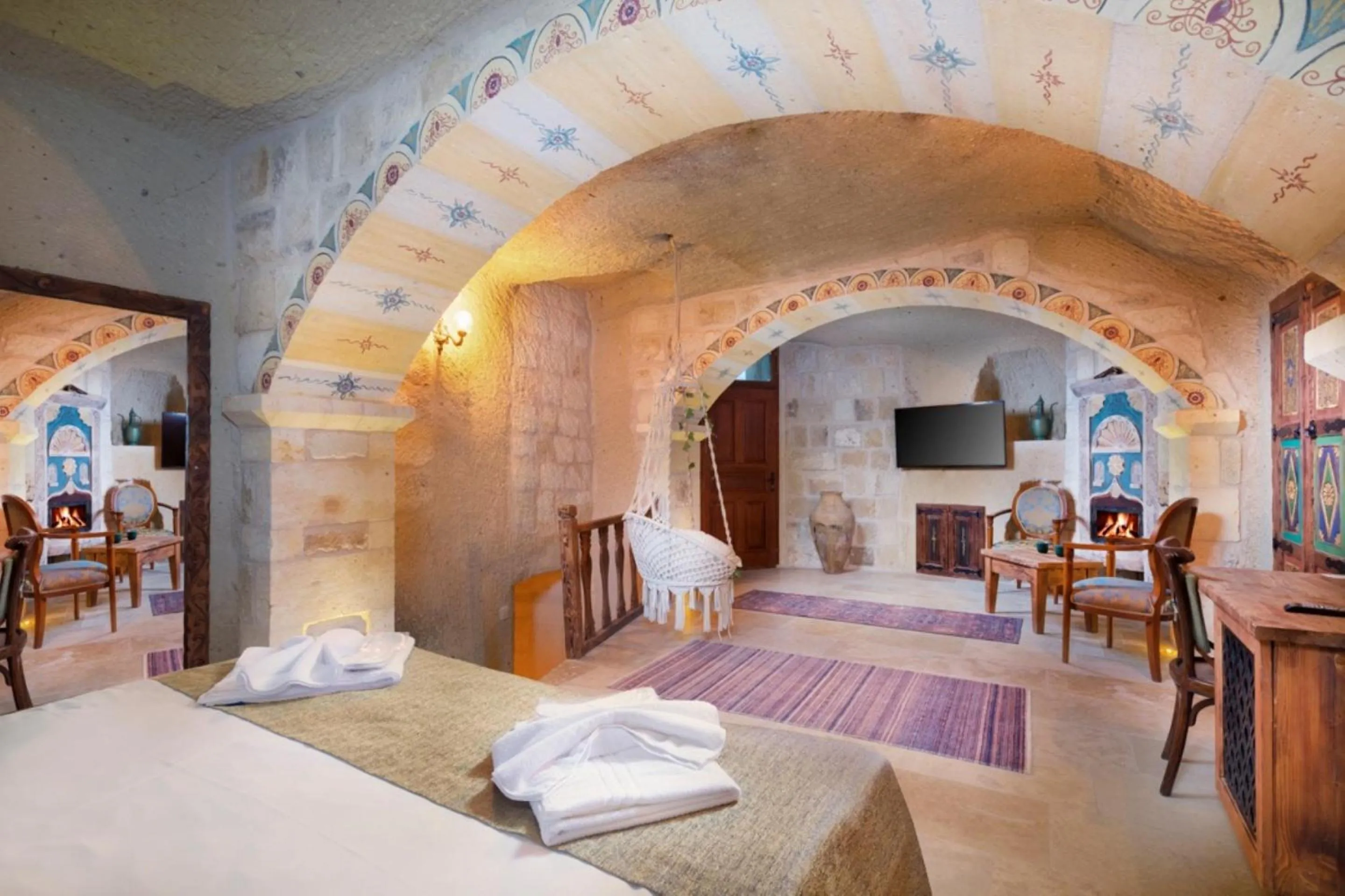 Massage, Bed in Capp Royal Cave HOTEL