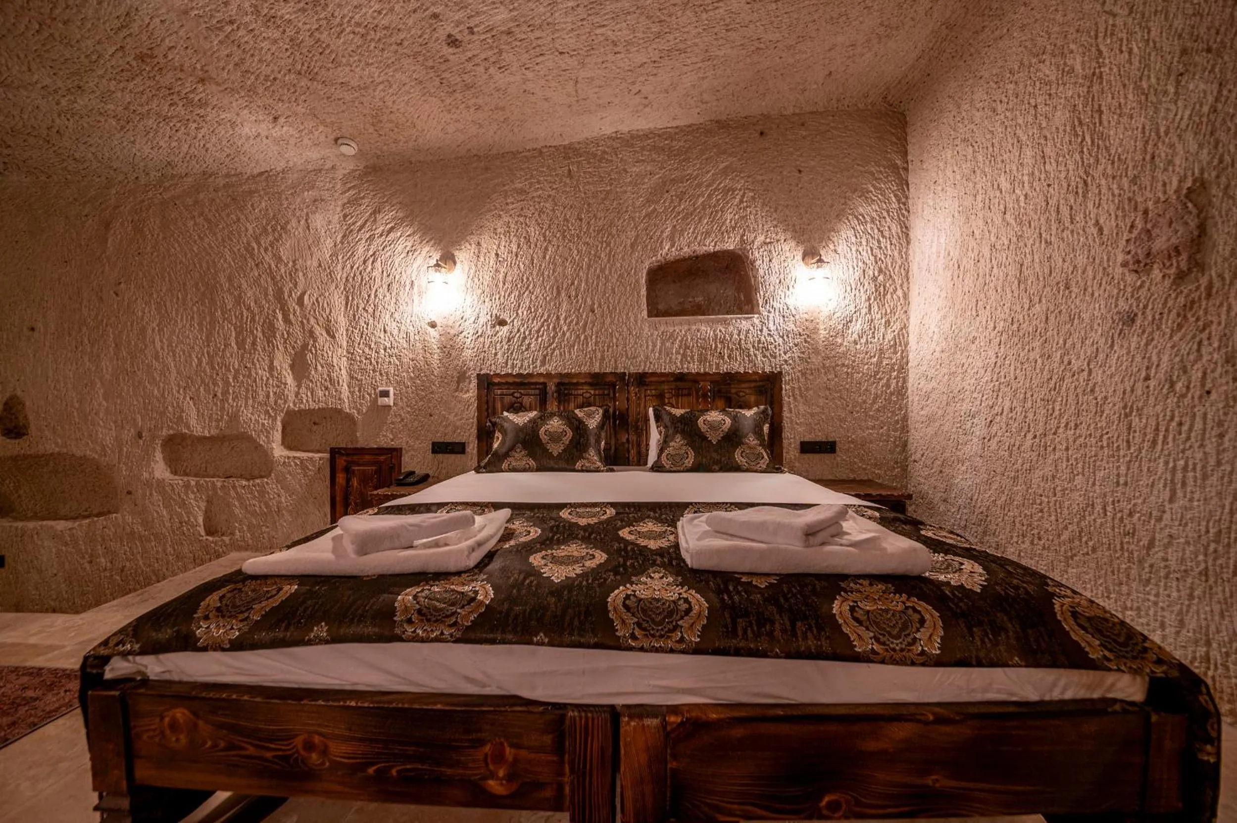 Bed in Capp Royal Cave HOTEL