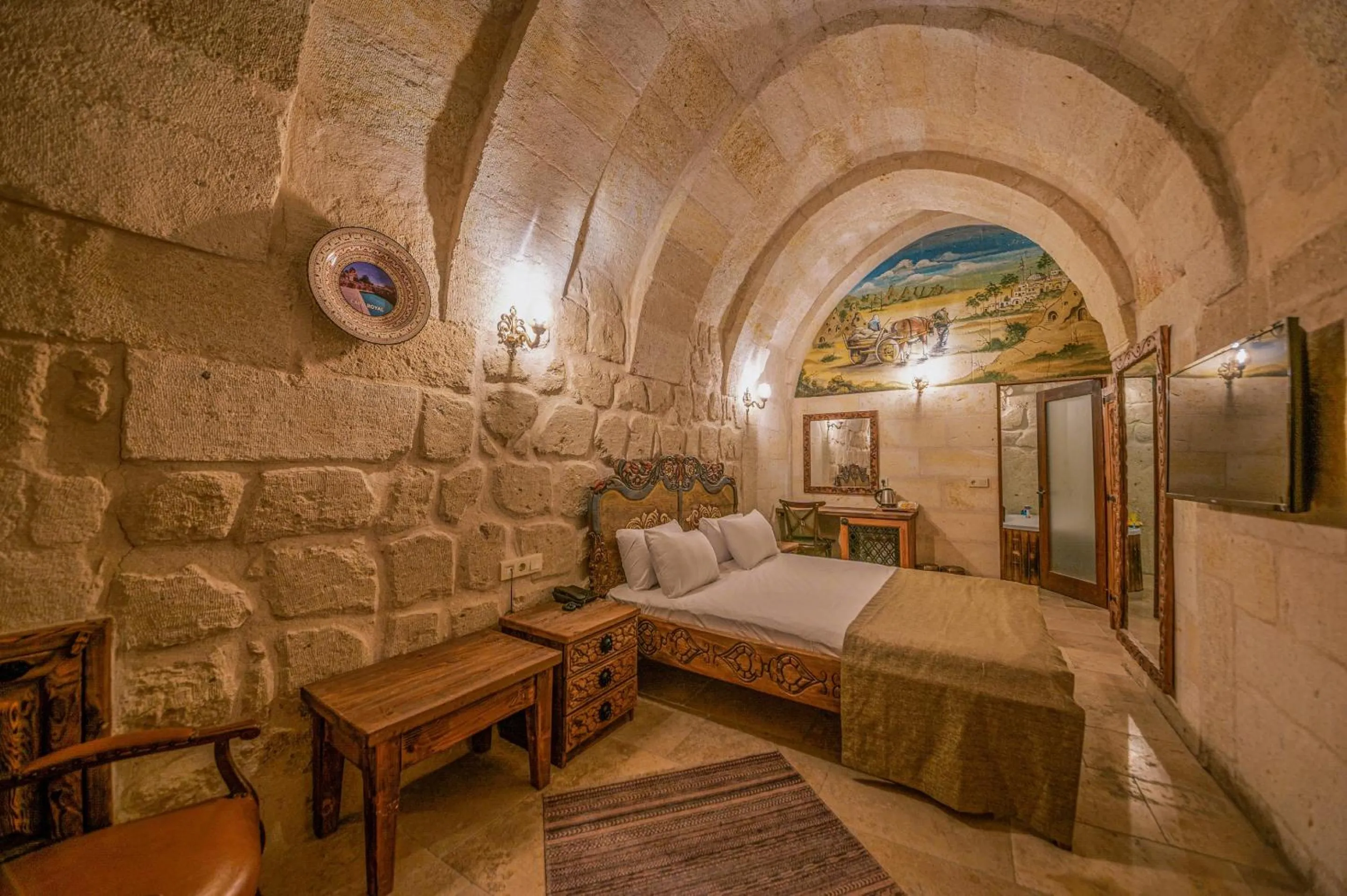 Photo of the whole room, Bed in Capp Royal Cave HOTEL