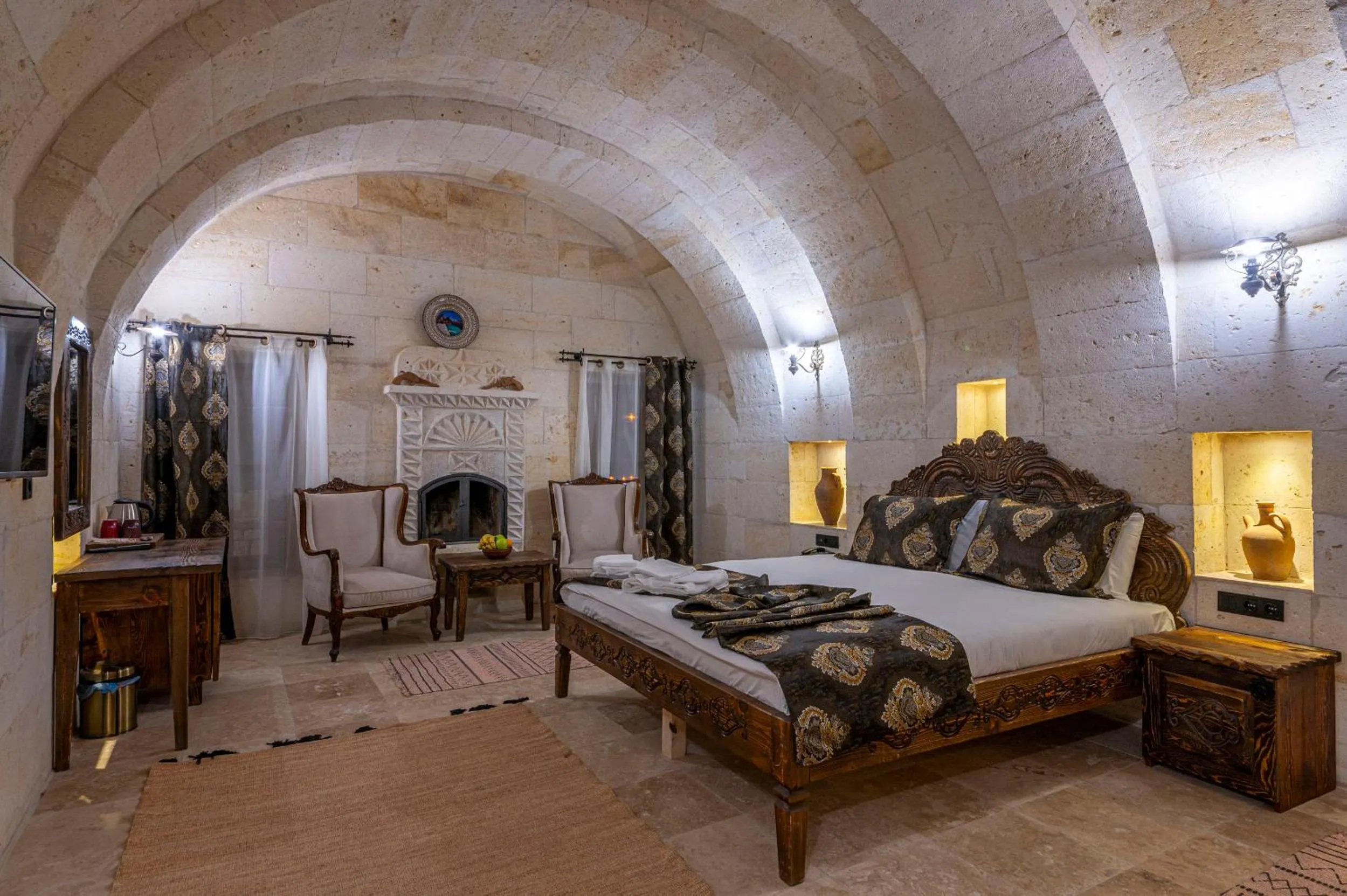 Bedroom, Bed in Capp Royal Cave HOTEL