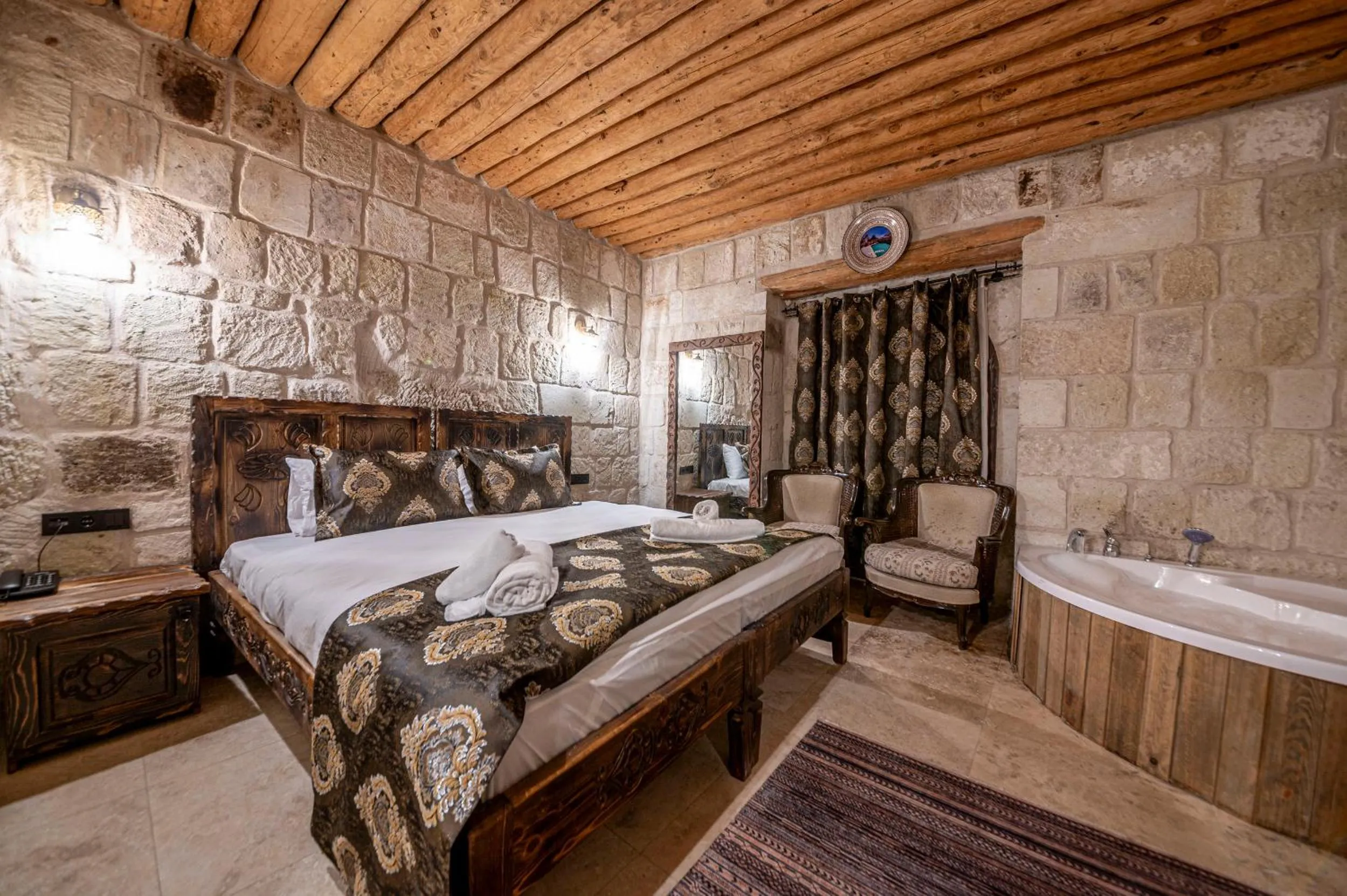 Bedroom, Bed in Capp Royal Cave HOTEL