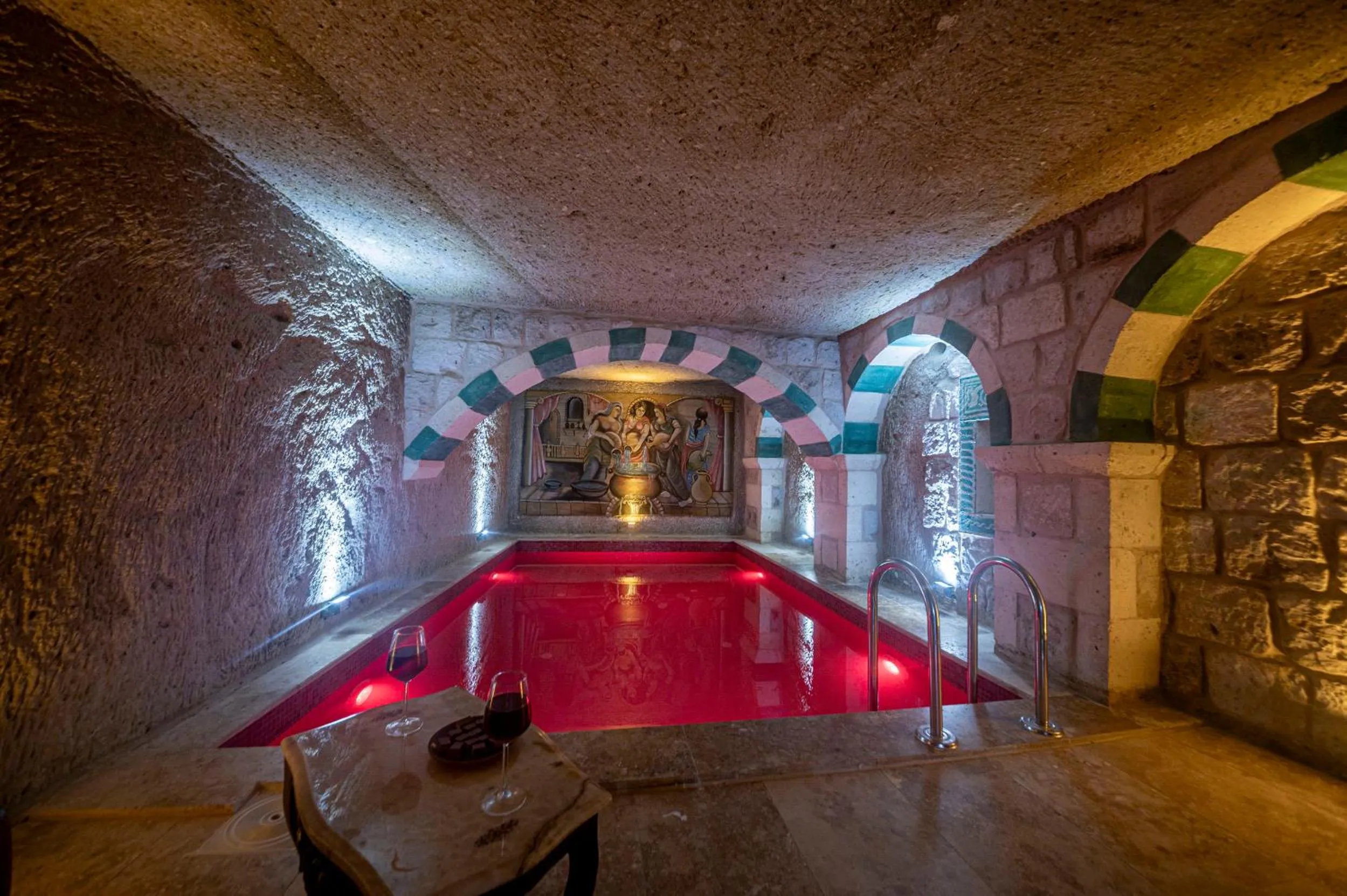 Swimming pool in Capp Royal Cave HOTEL