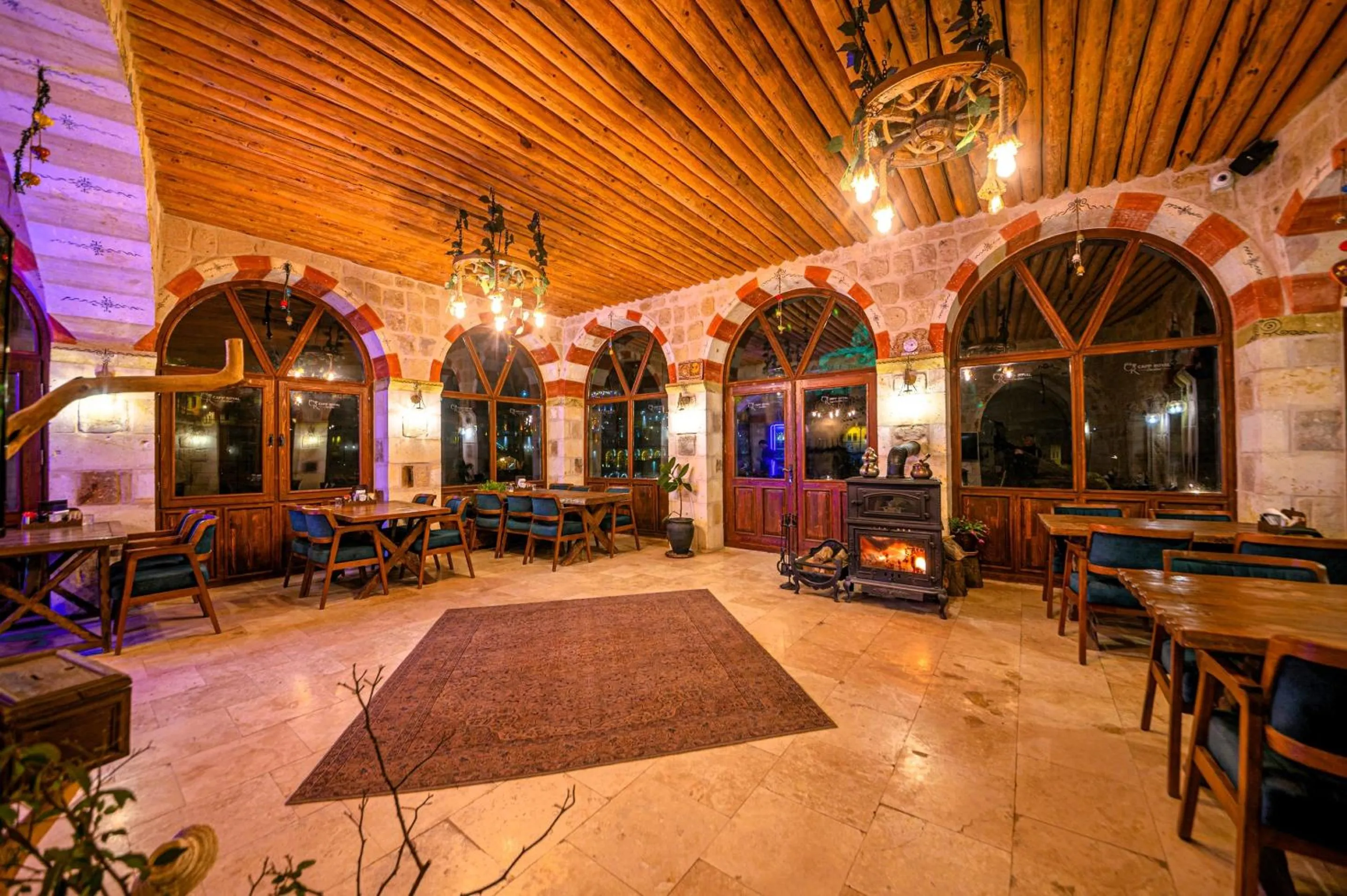 Restaurant/places to eat in Capp Royal Cave HOTEL