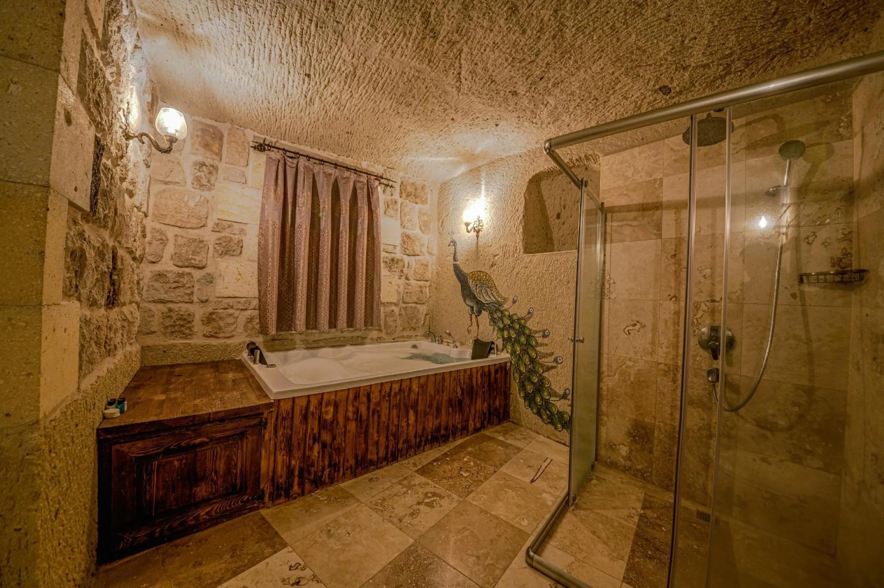 Hot Tub in Capp Royal Cave HOTEL