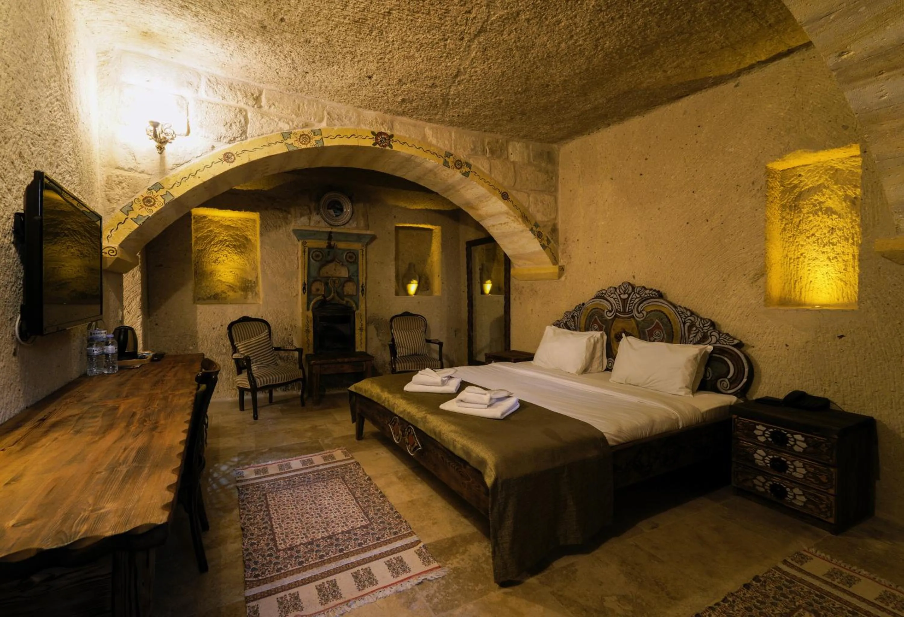 Bedroom, Bed in Capp Royal Cave HOTEL