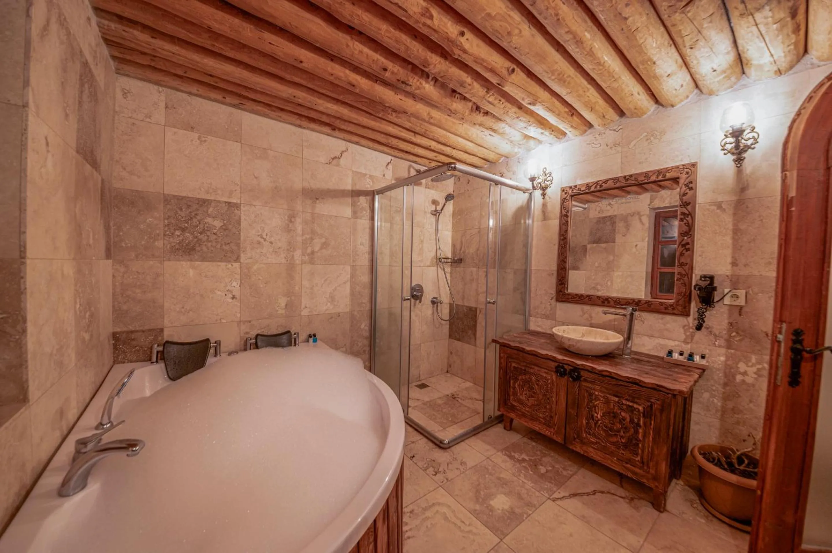 Shower in Capp Royal Cave HOTEL