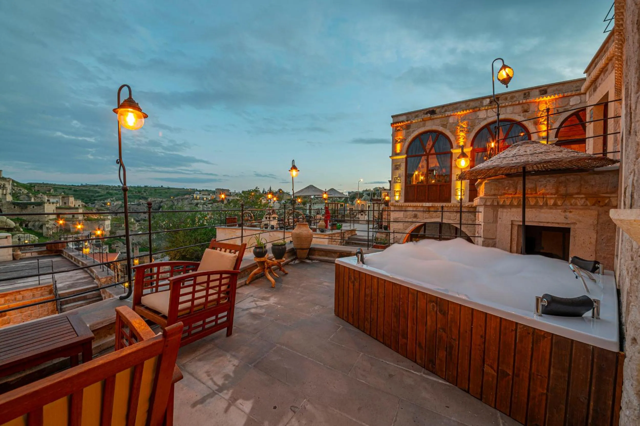 Patio in Capp Royal Cave HOTEL