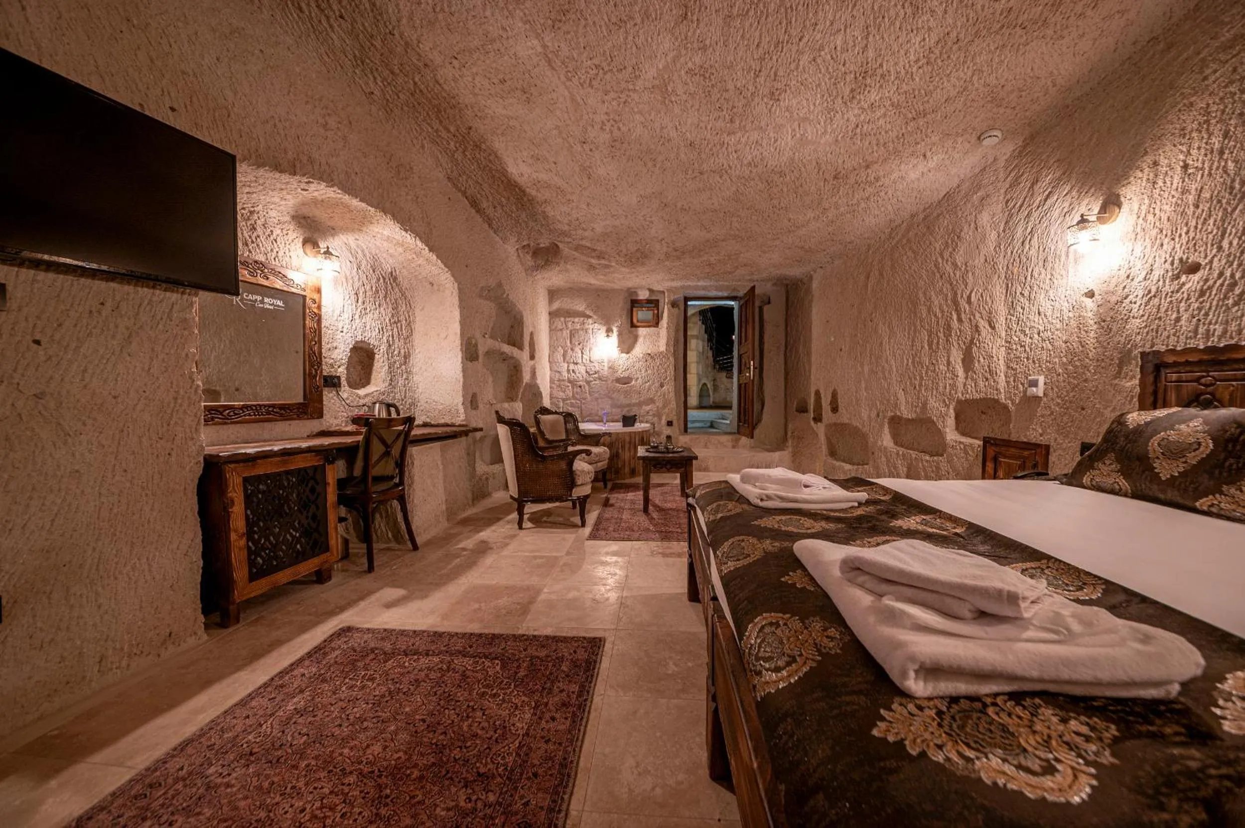 Bedroom, Bed in Capp Royal Cave HOTEL