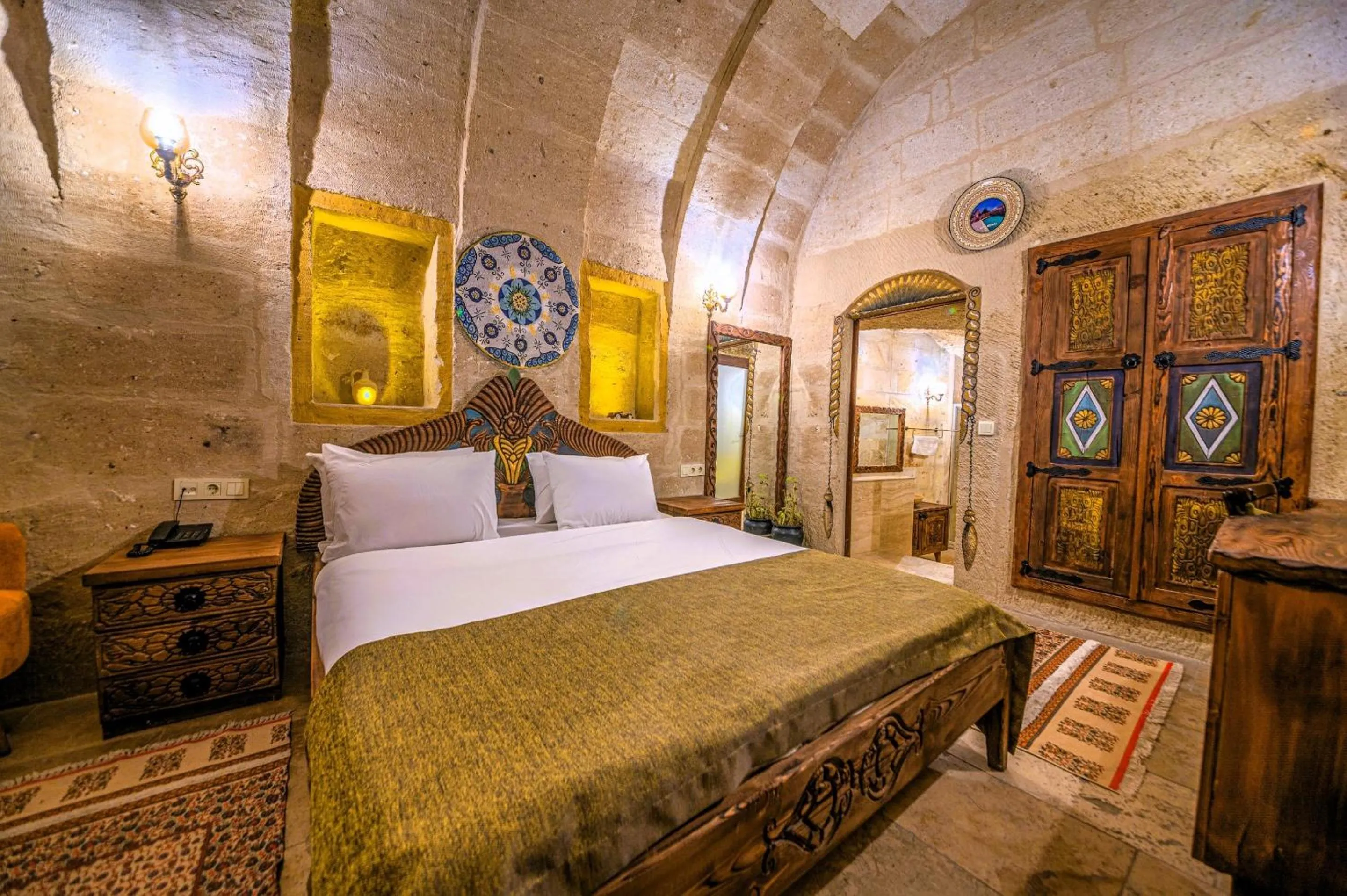 Bedroom, Bed in Capp Royal Cave HOTEL