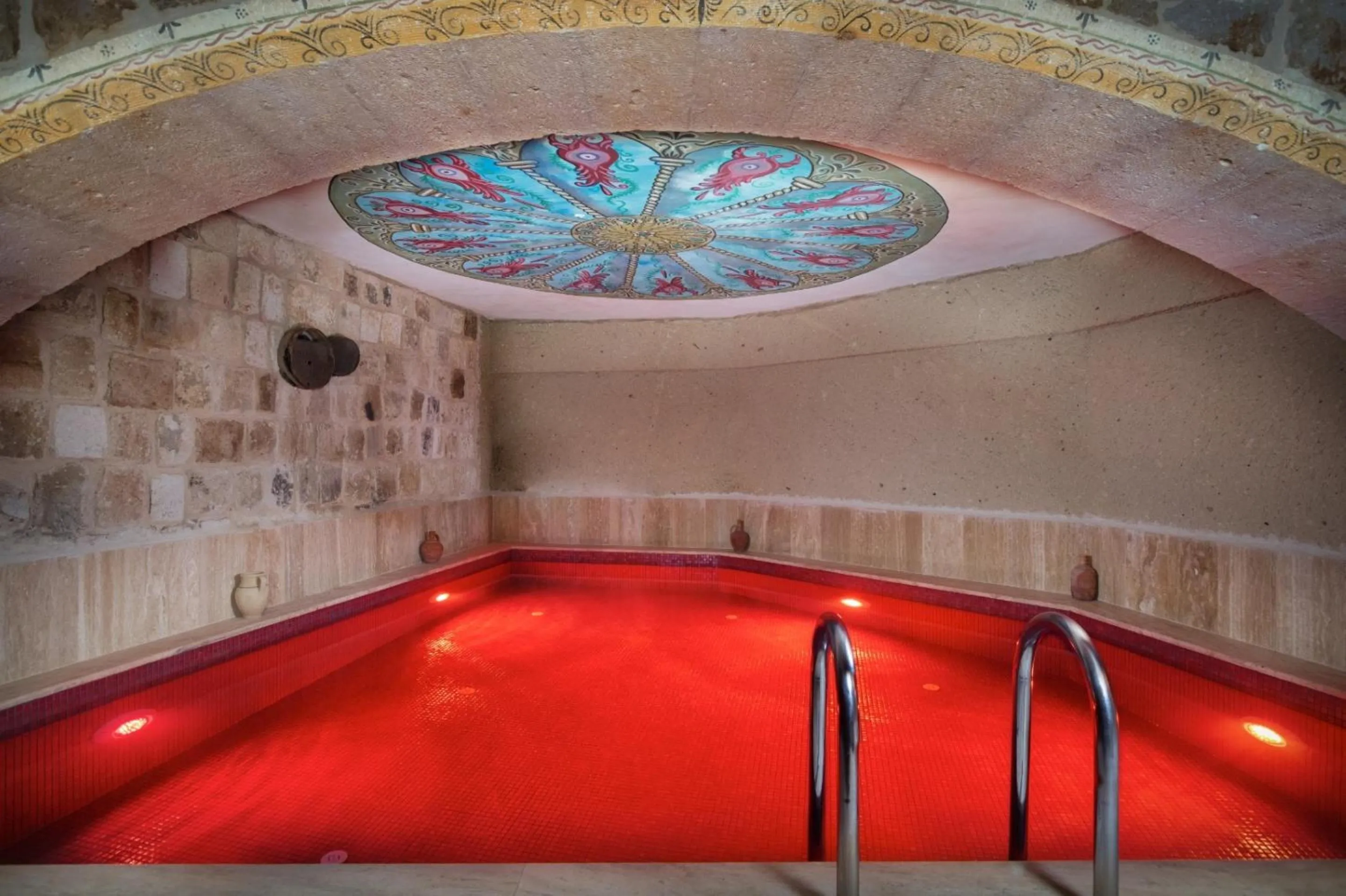 Swimming pool in Capp Royal Cave HOTEL