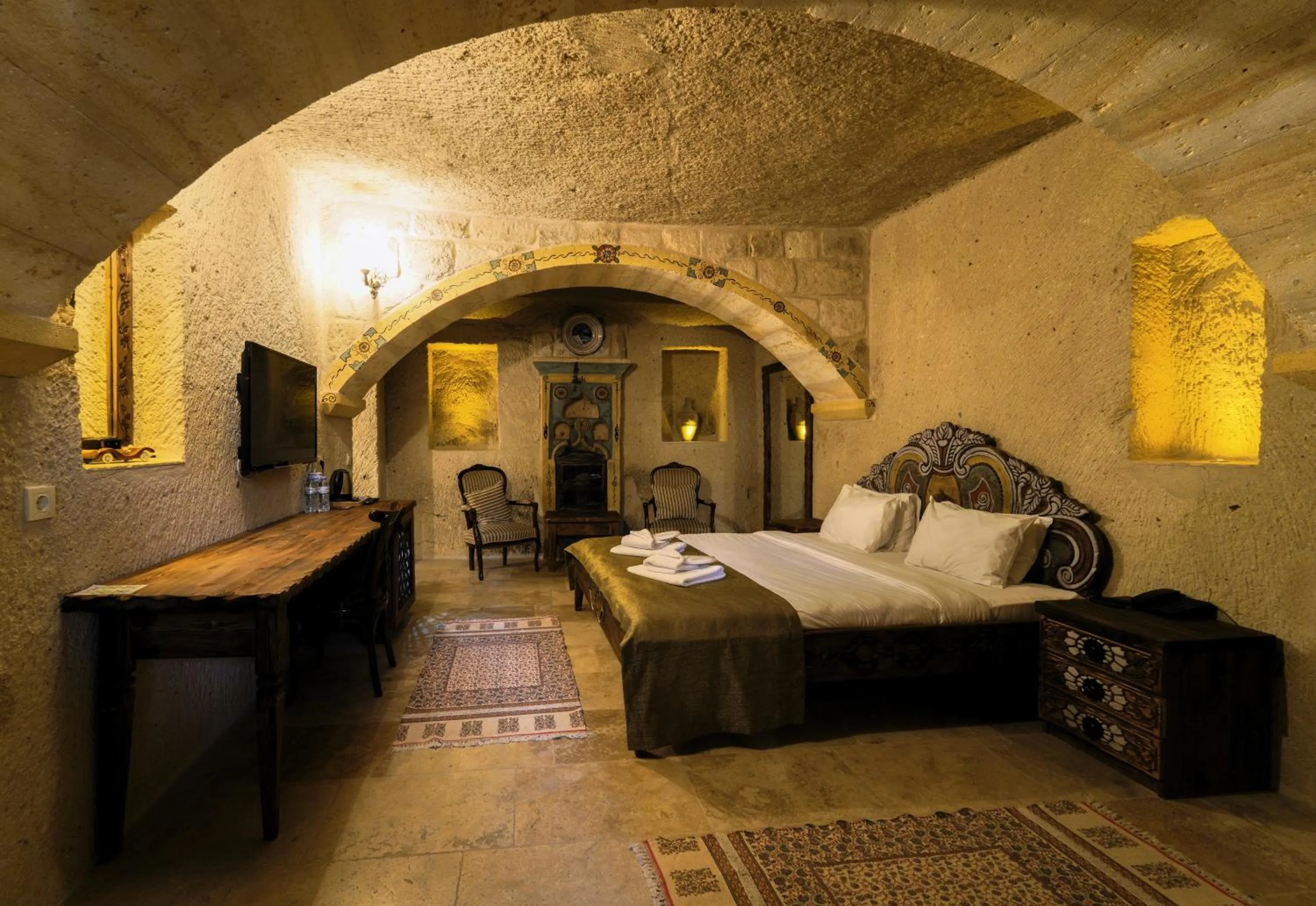 Bedroom, Bed in Capp Royal Cave HOTEL