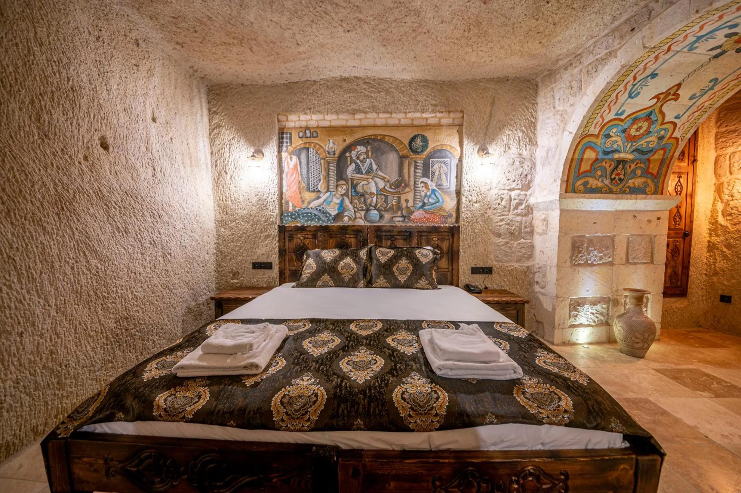 Bed in Capp Royal Cave HOTEL