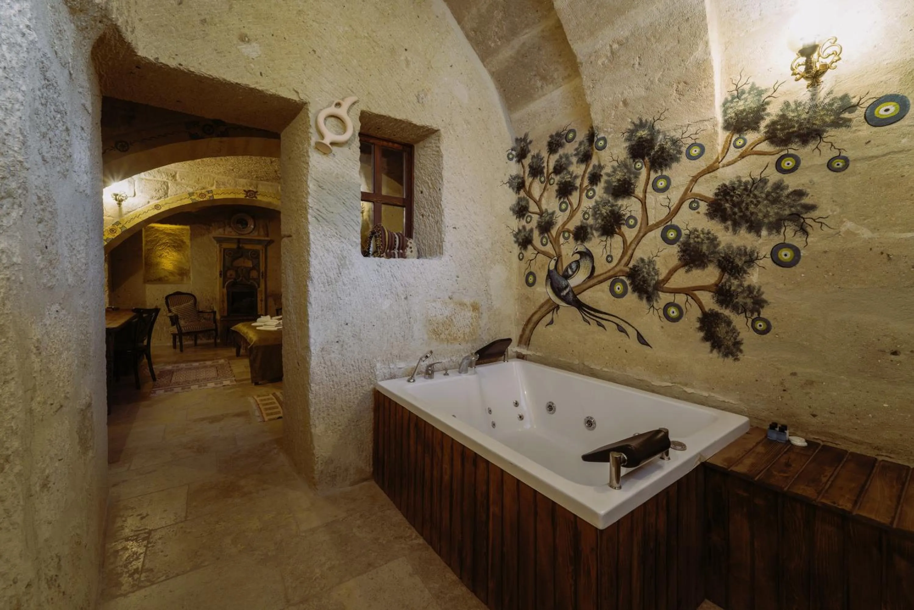 Hot Tub in Capp Royal Cave HOTEL