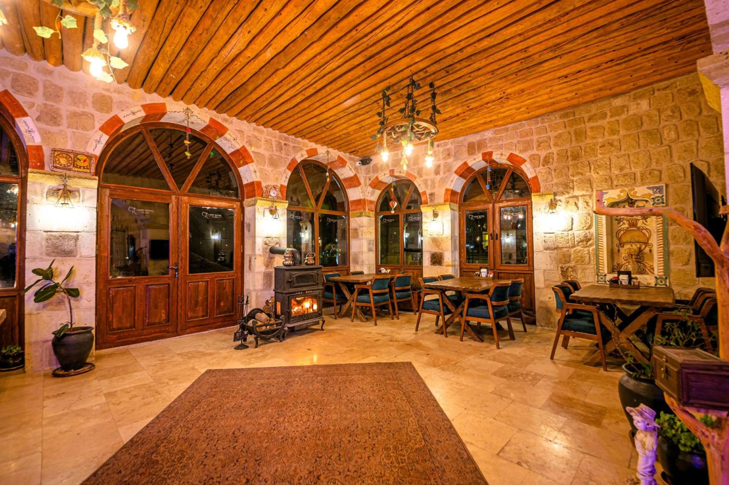 Restaurant/places to eat in Capp Royal Cave HOTEL