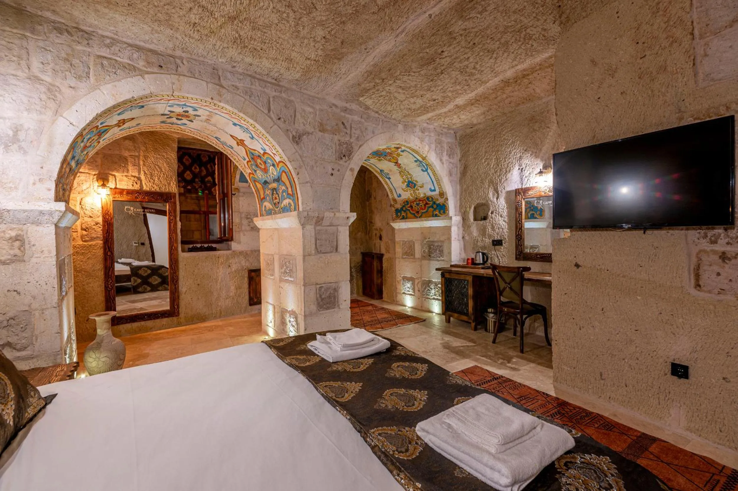 Bedroom, Bed in Capp Royal Cave HOTEL