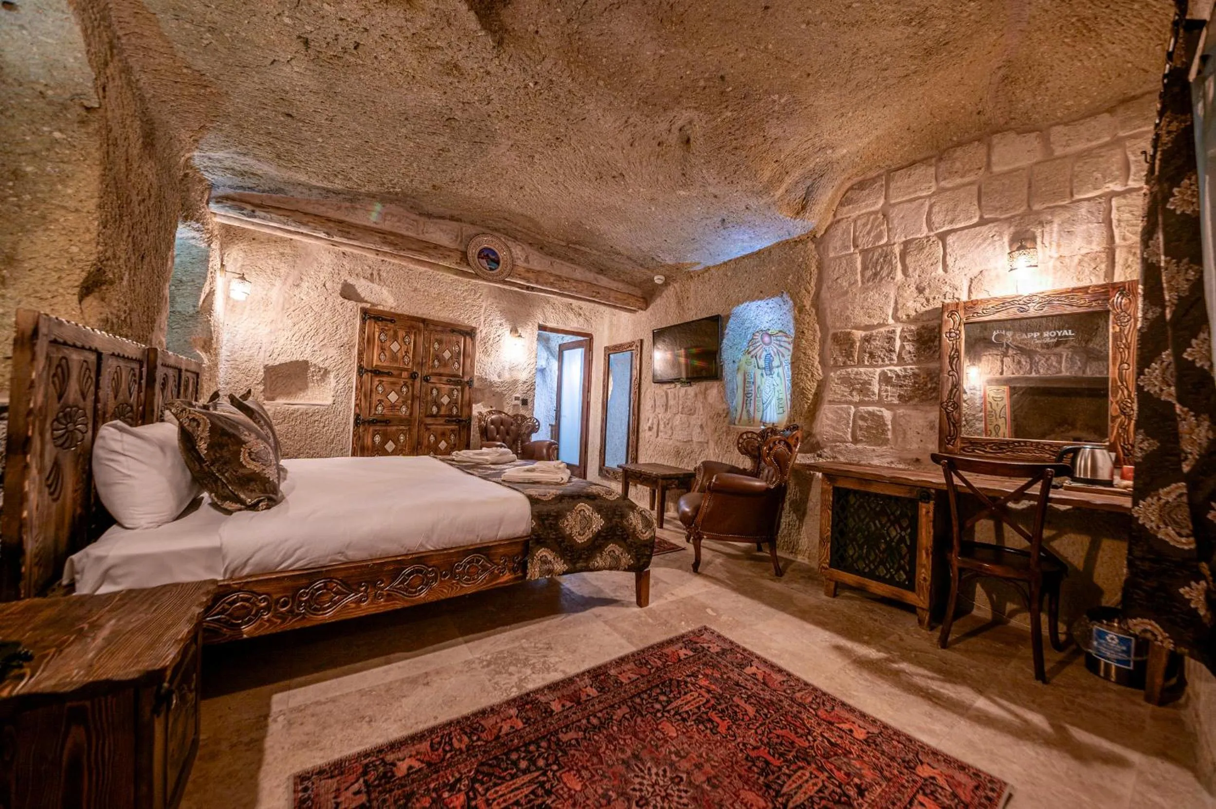 Bedroom, Bed in Capp Royal Cave HOTEL