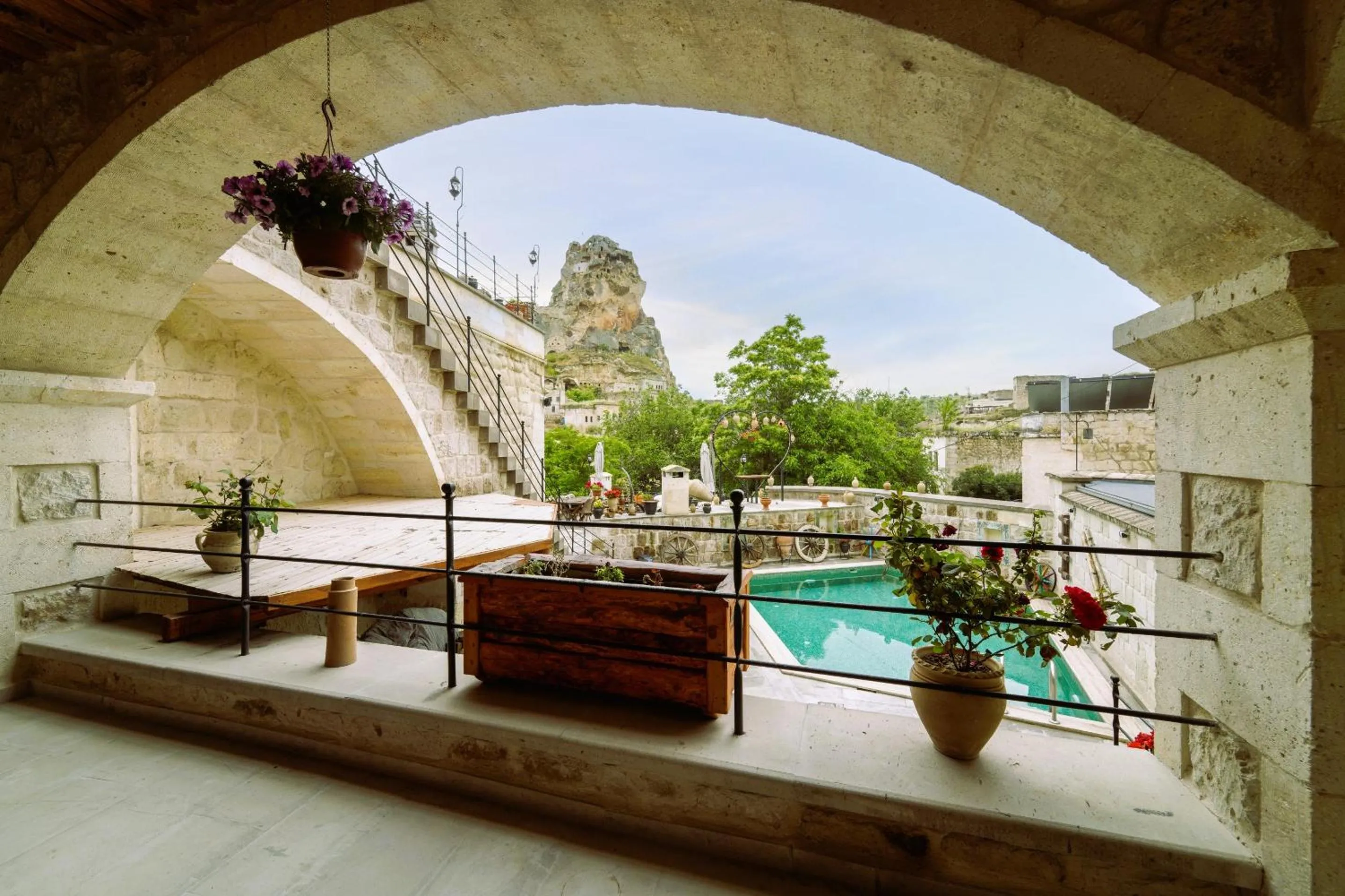 Patio in Capp Royal Cave HOTEL