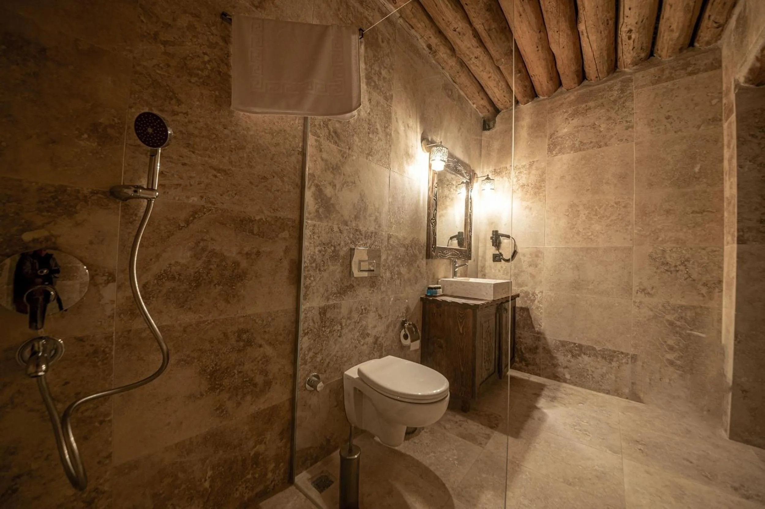 Bathroom in Capp Royal Cave HOTEL
