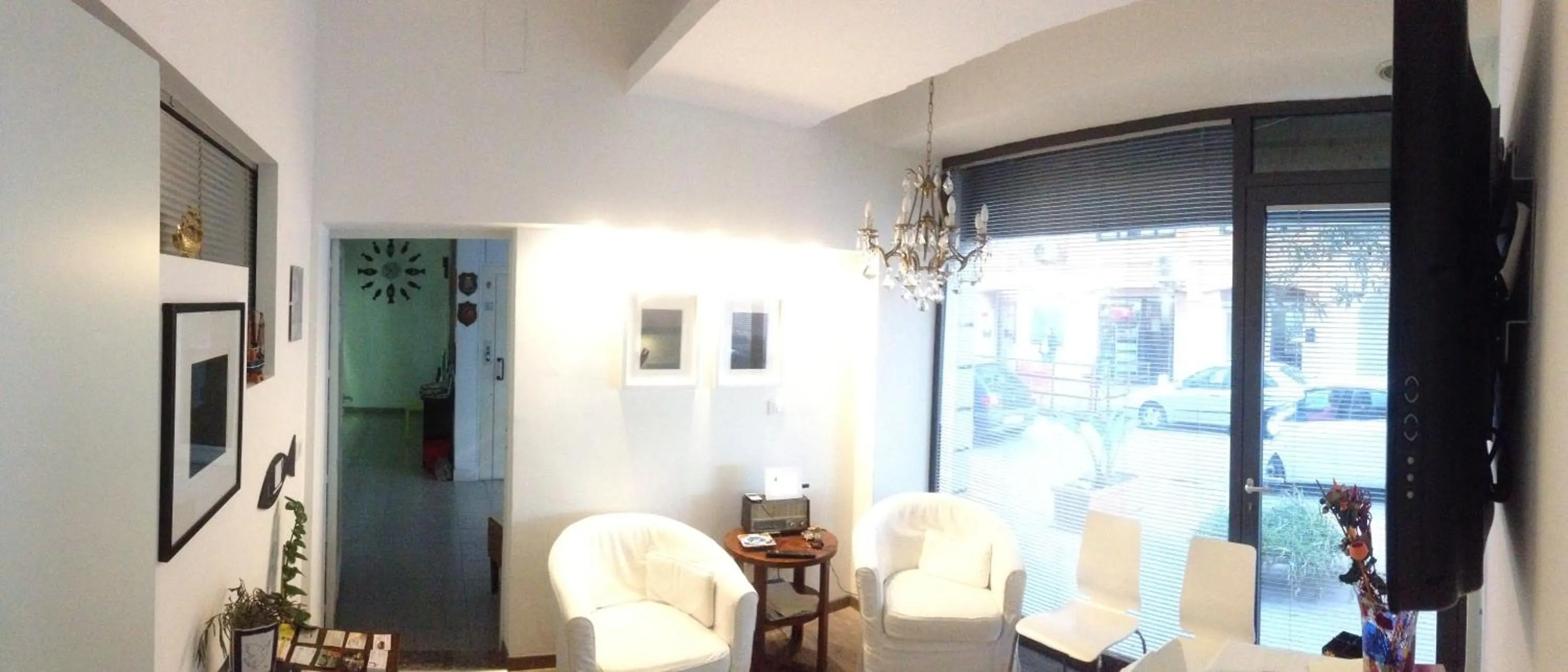 Communal lounge/ TV room in Mare Nostrum Petit Hôtel