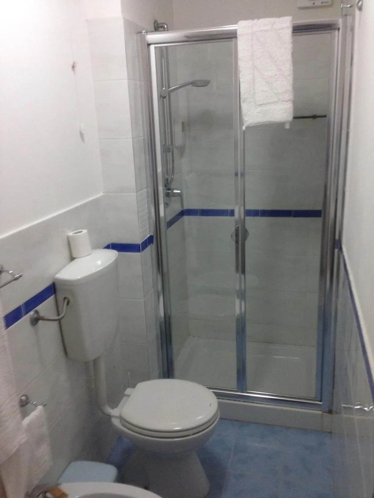 Toilet in Mare Nostrum Petit Hôtel