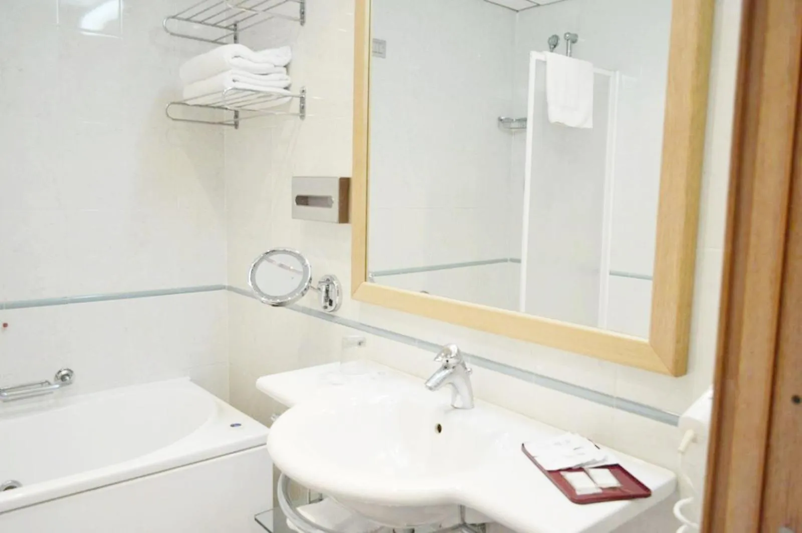 Bathroom in Marina Palace Hotel & Congress Hall