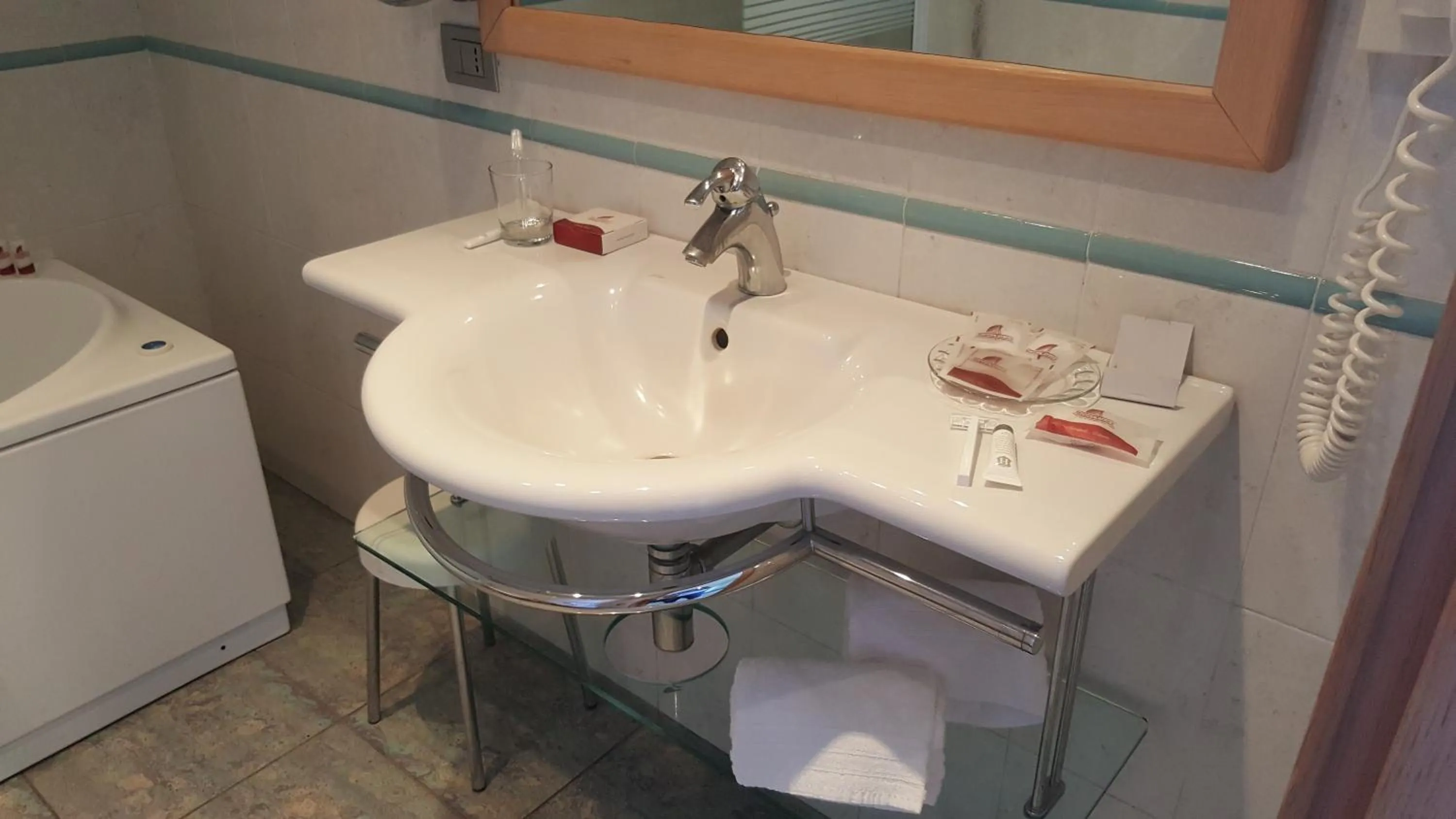 Bathroom in Marina Palace Hotel & Congress Hall