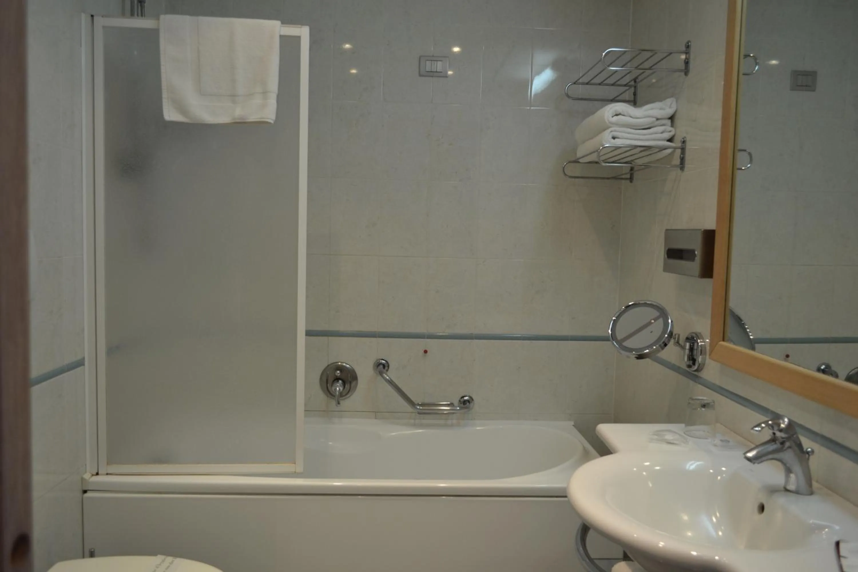 Bathroom in Marina Palace Hotel & Congress Hall