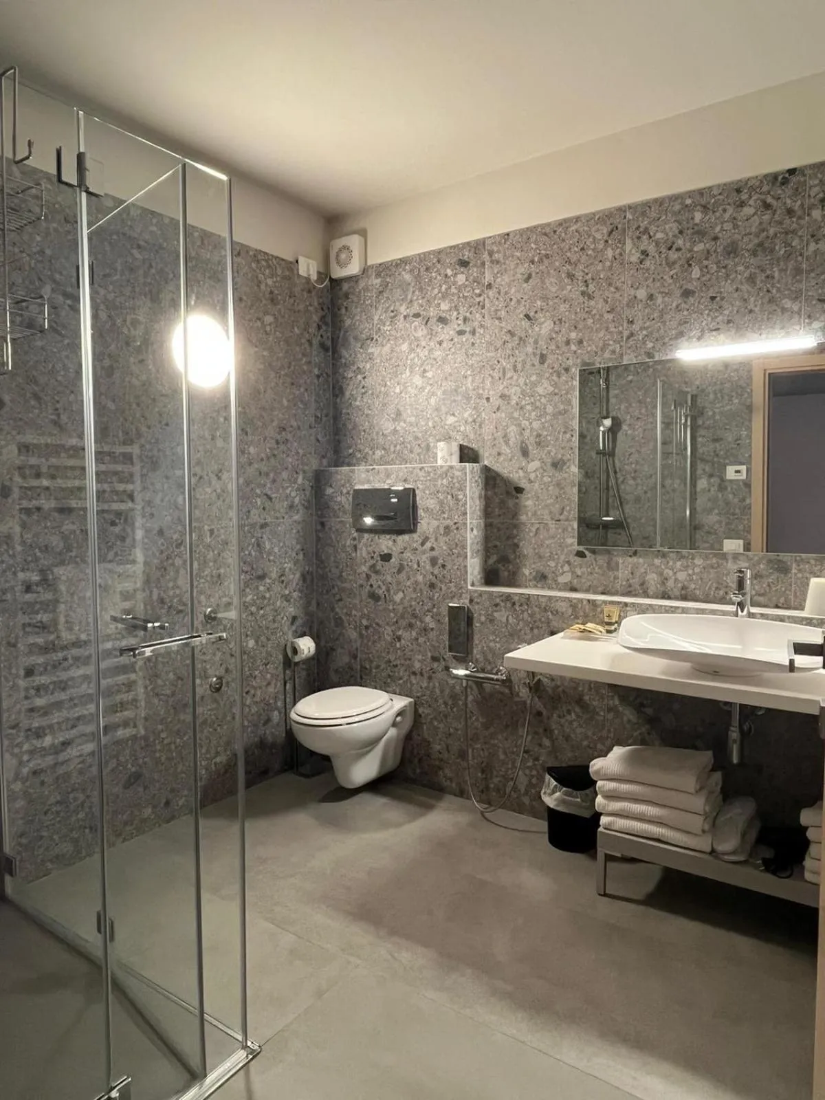 Shower in Castello Belvedere Apartments