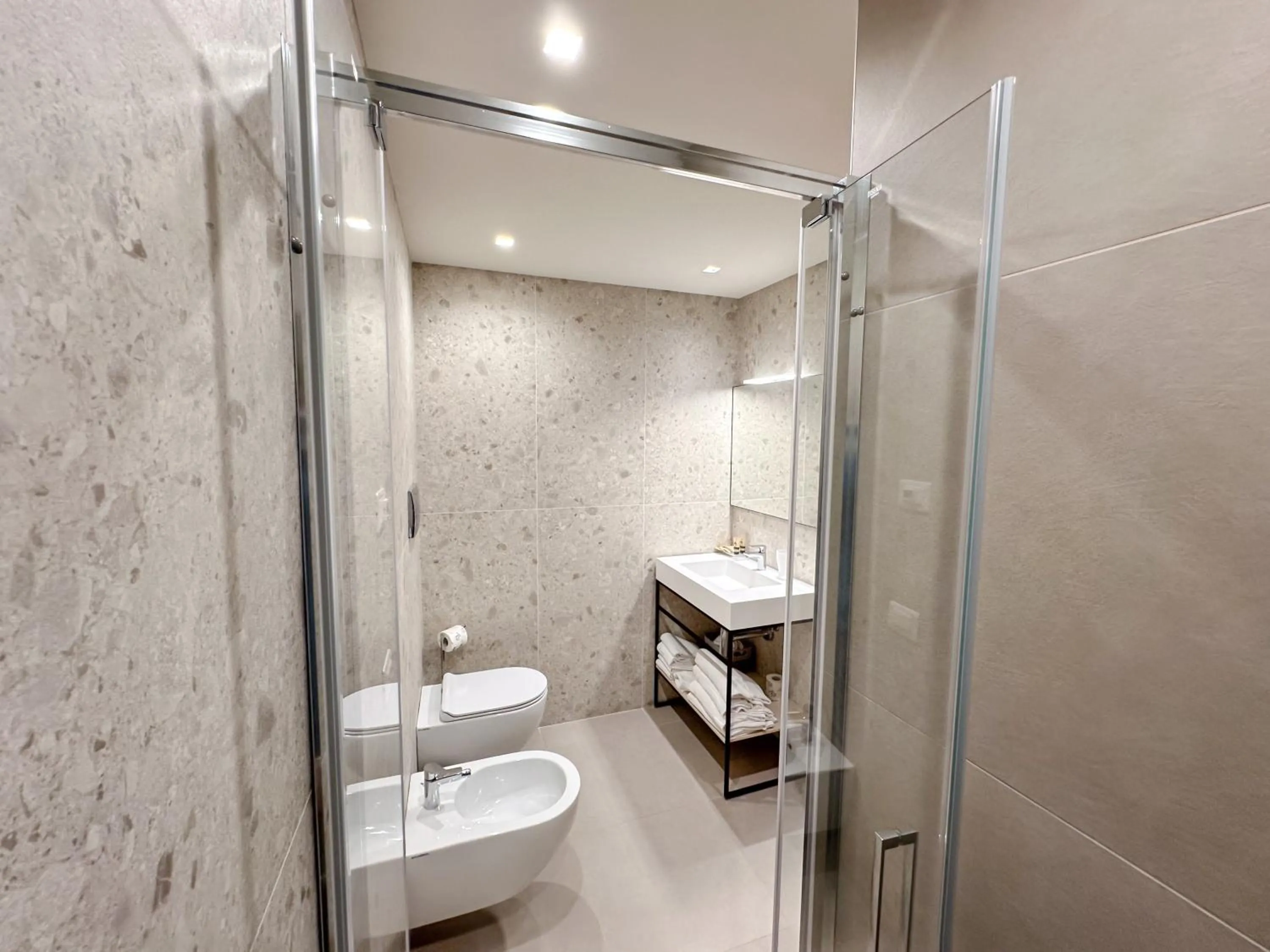 Shower in Castello Belvedere Apartments