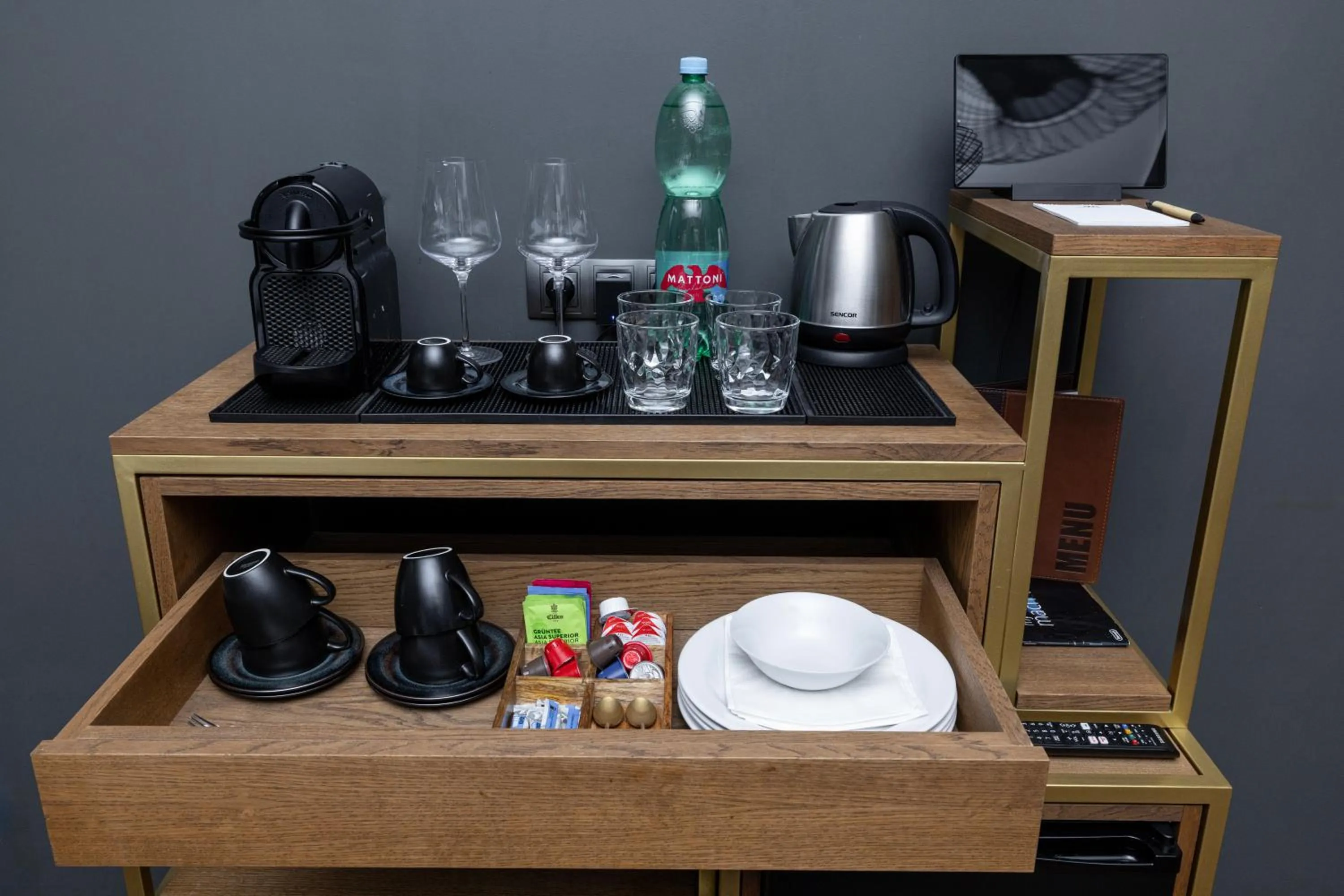 Coffee/tea facilities in The Viaduct - Suites & More