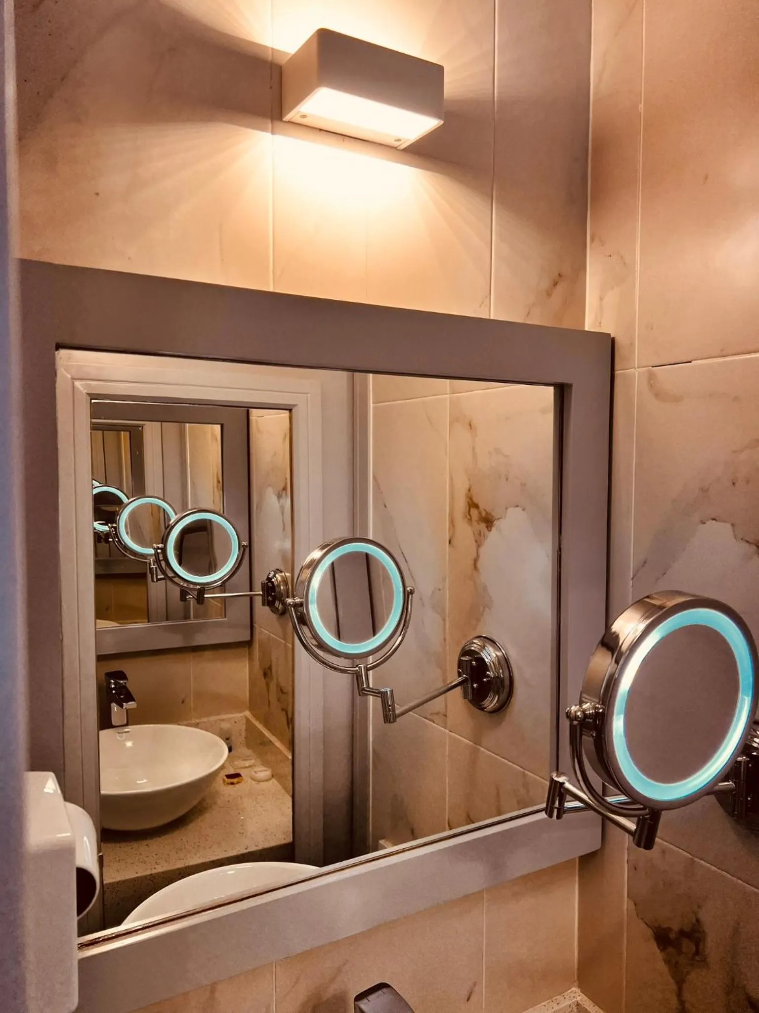 Bathroom in San Francisco Hotel Boutique