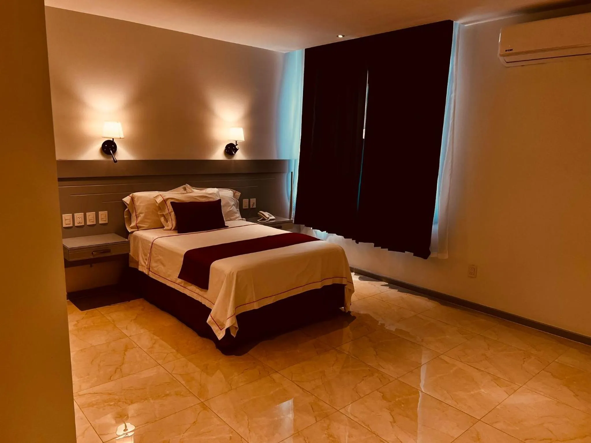 Bed in San Francisco Hotel Boutique