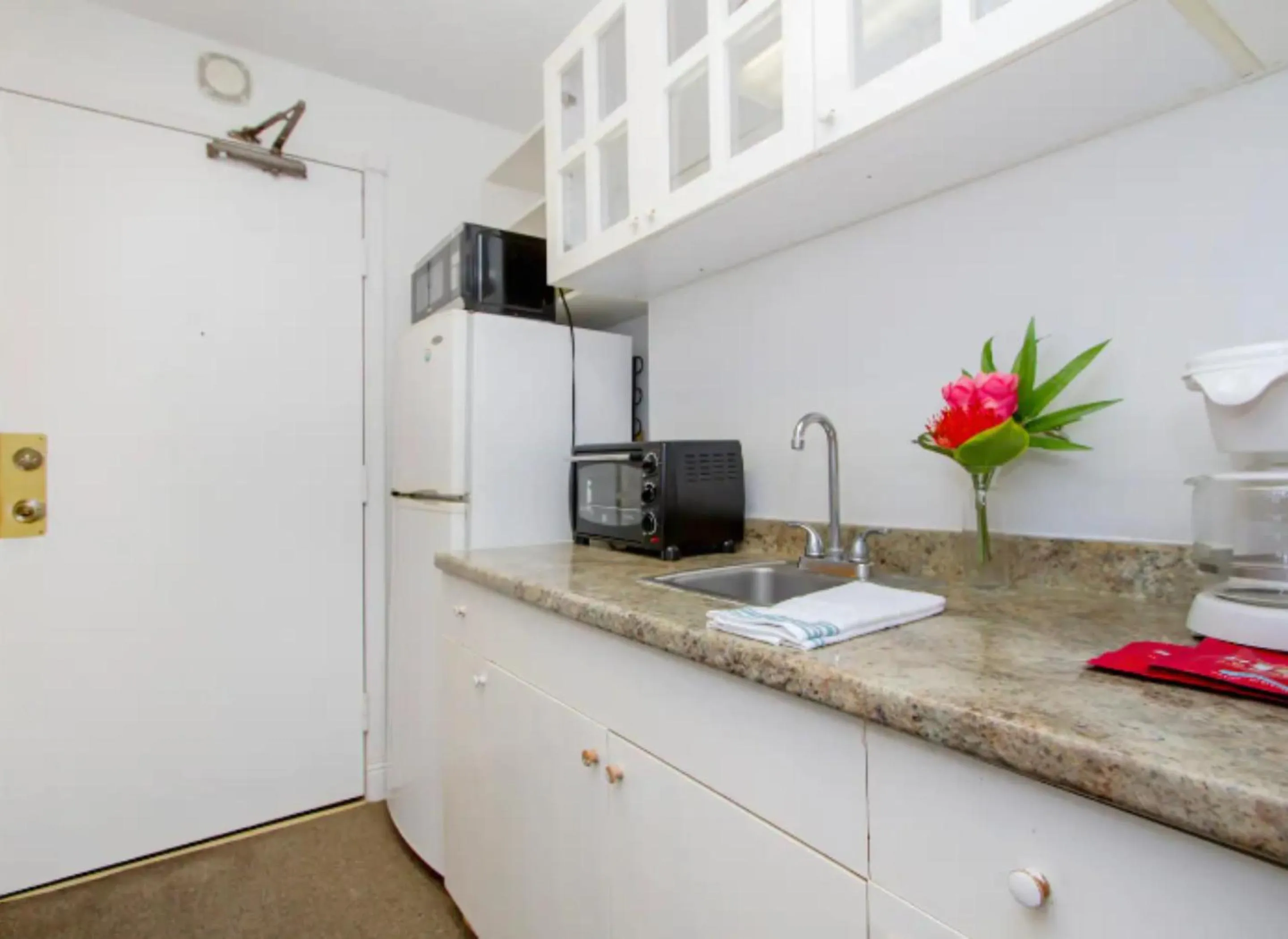 TV and multimedia in Vacation Apartment for Couples in Honolulu Hawaii