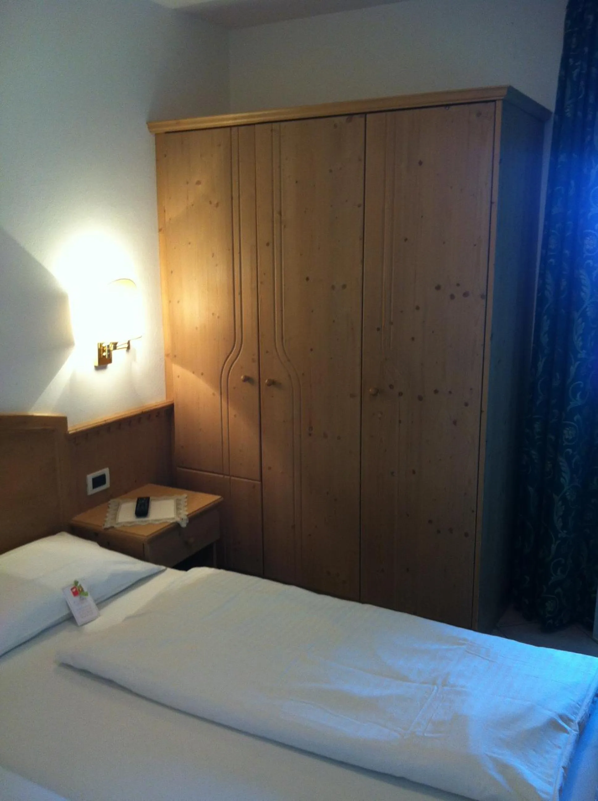 Decorative detail, Bed in Piccolo Hotel Sciliar