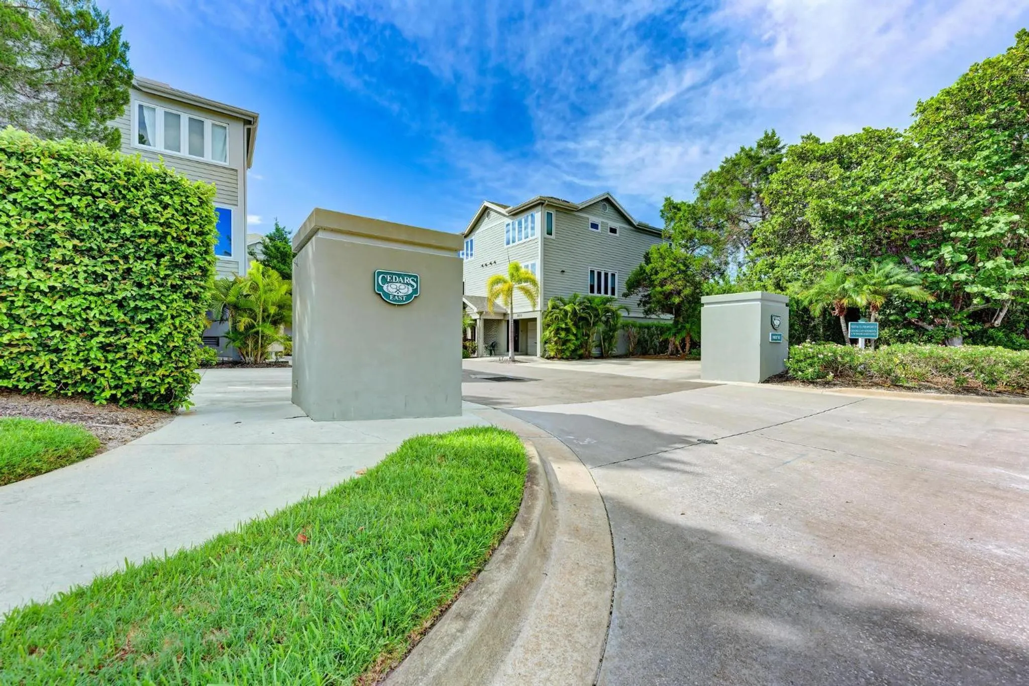 Longboat Key Cedars Beach House-Pet Friendly-2 Minute To The Beach