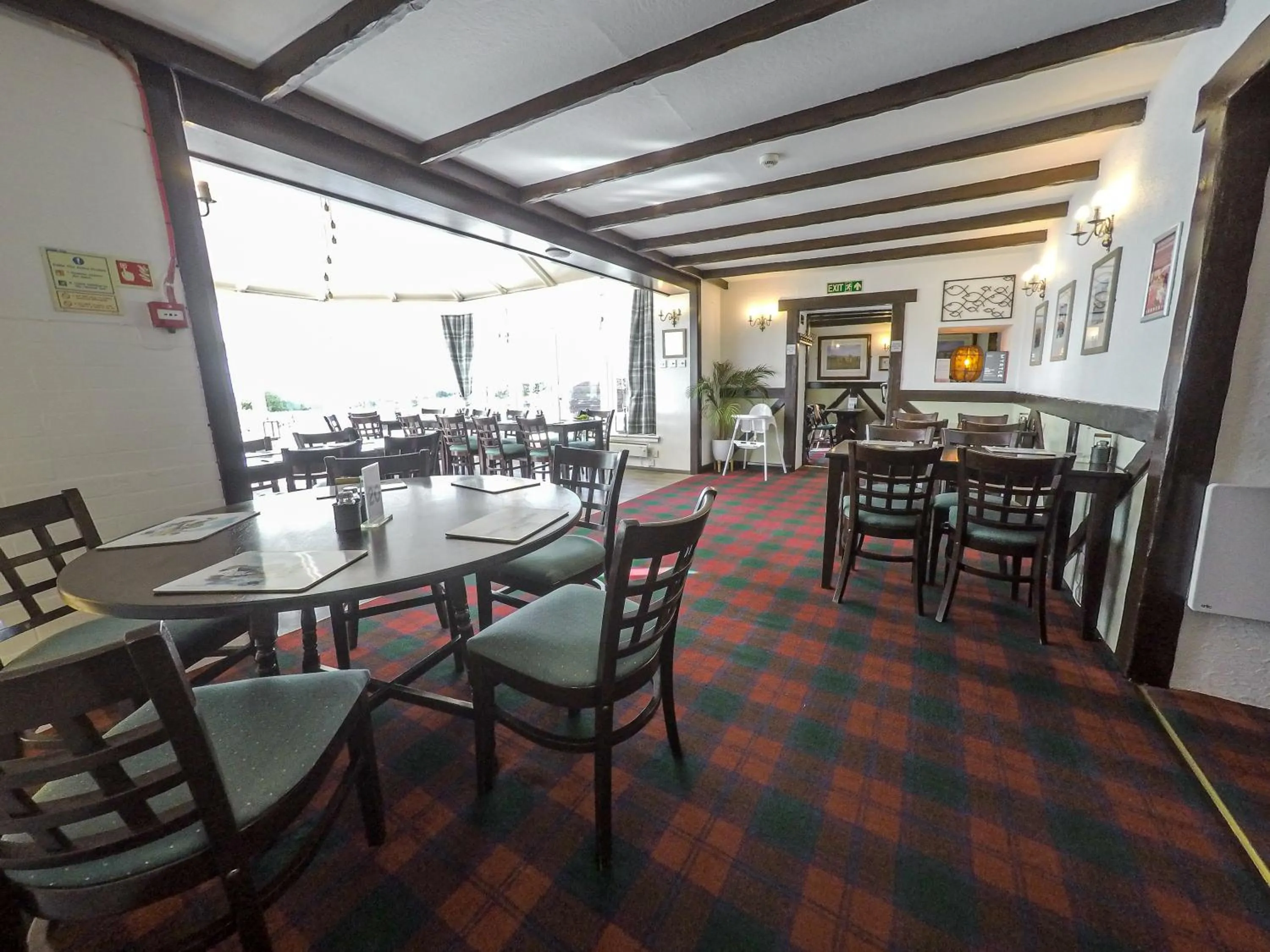 Restaurant/places to eat in The Upper Largo Hotel & Restaurant
