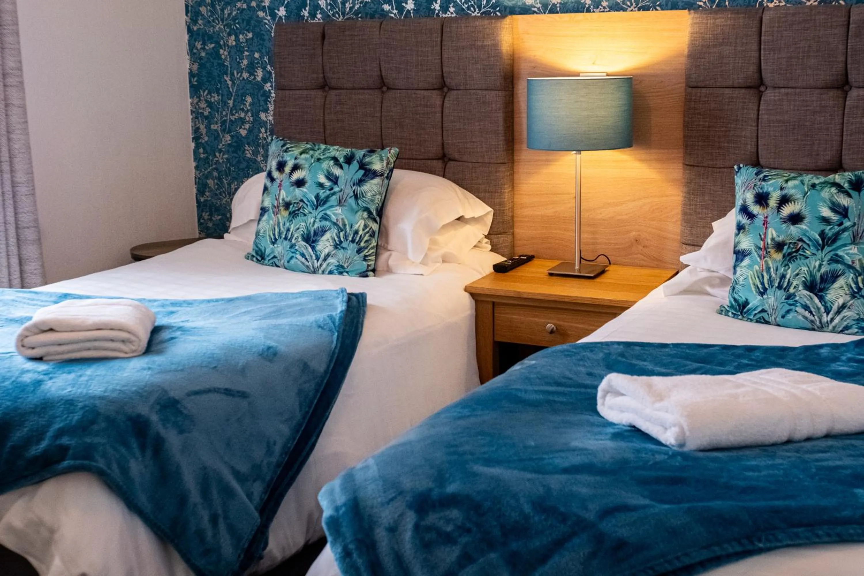 Bed in The Upper Largo Hotel & Restaurant