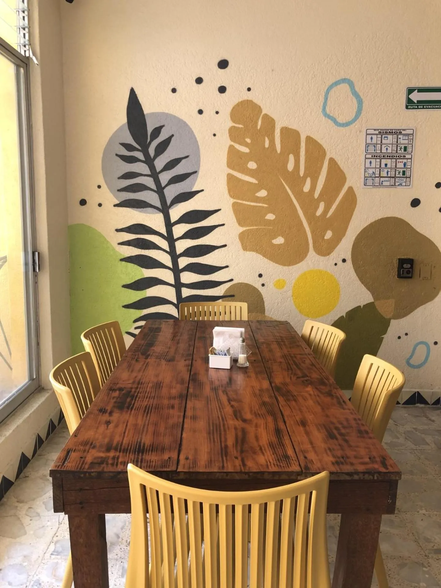 Restaurant/places to eat in Pargos Hotel & Cowork