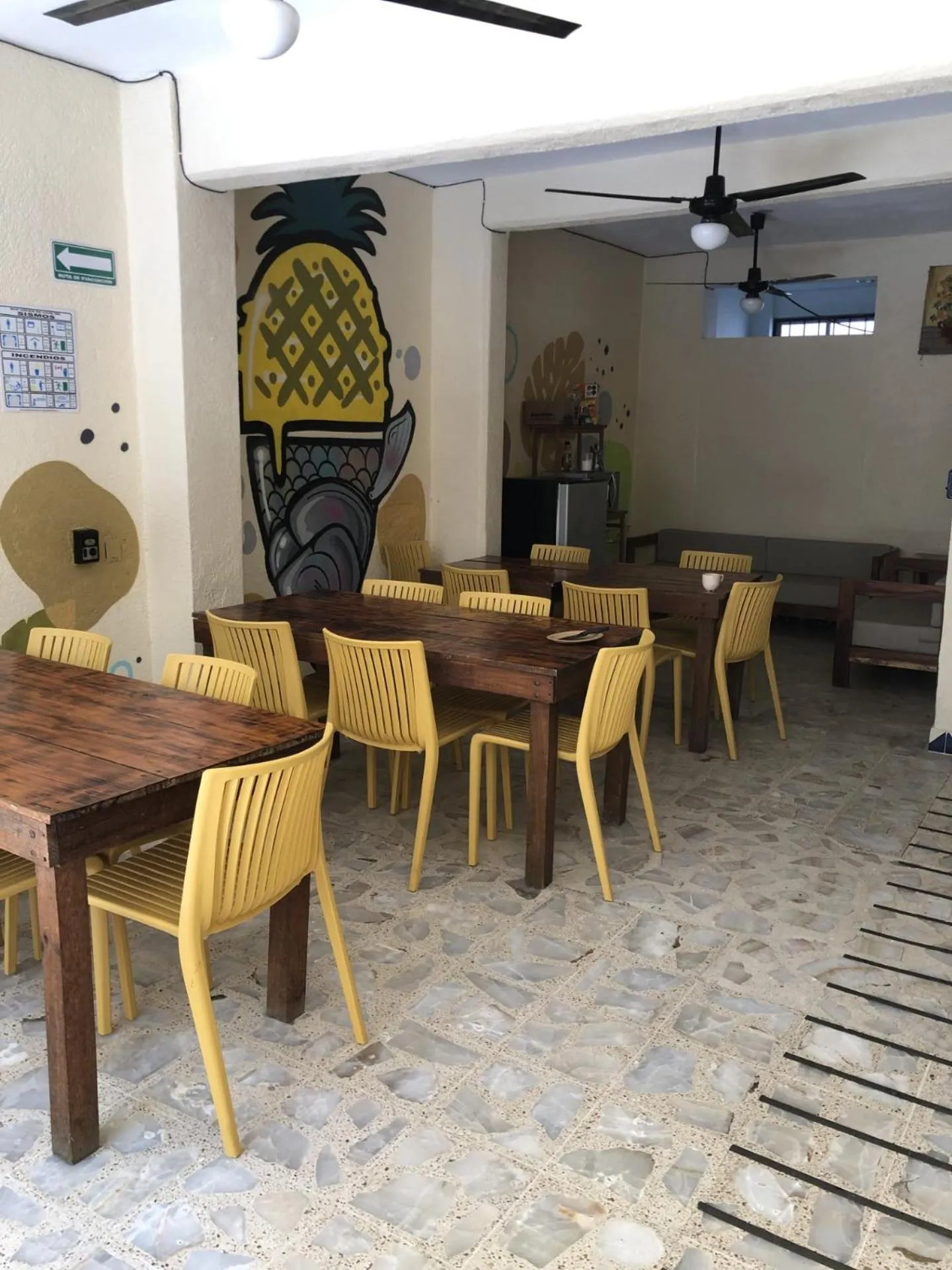 Restaurant/places to eat in Pargos Hotel & Cowork