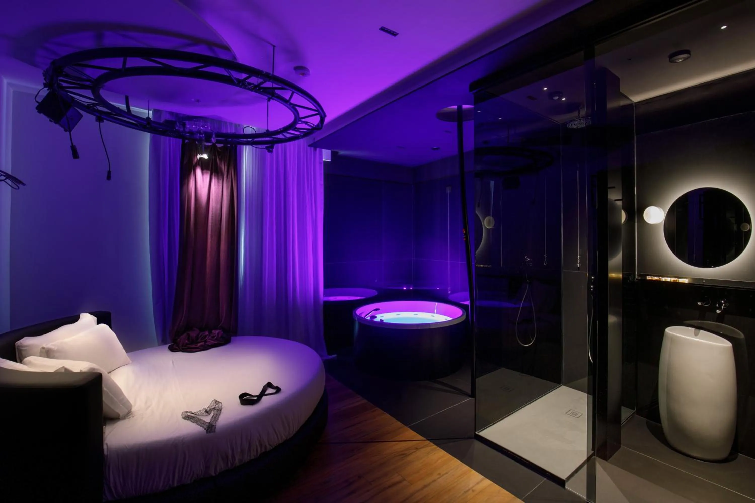 Hot Tub, Bed in SuiteSistina for Brave Lovers