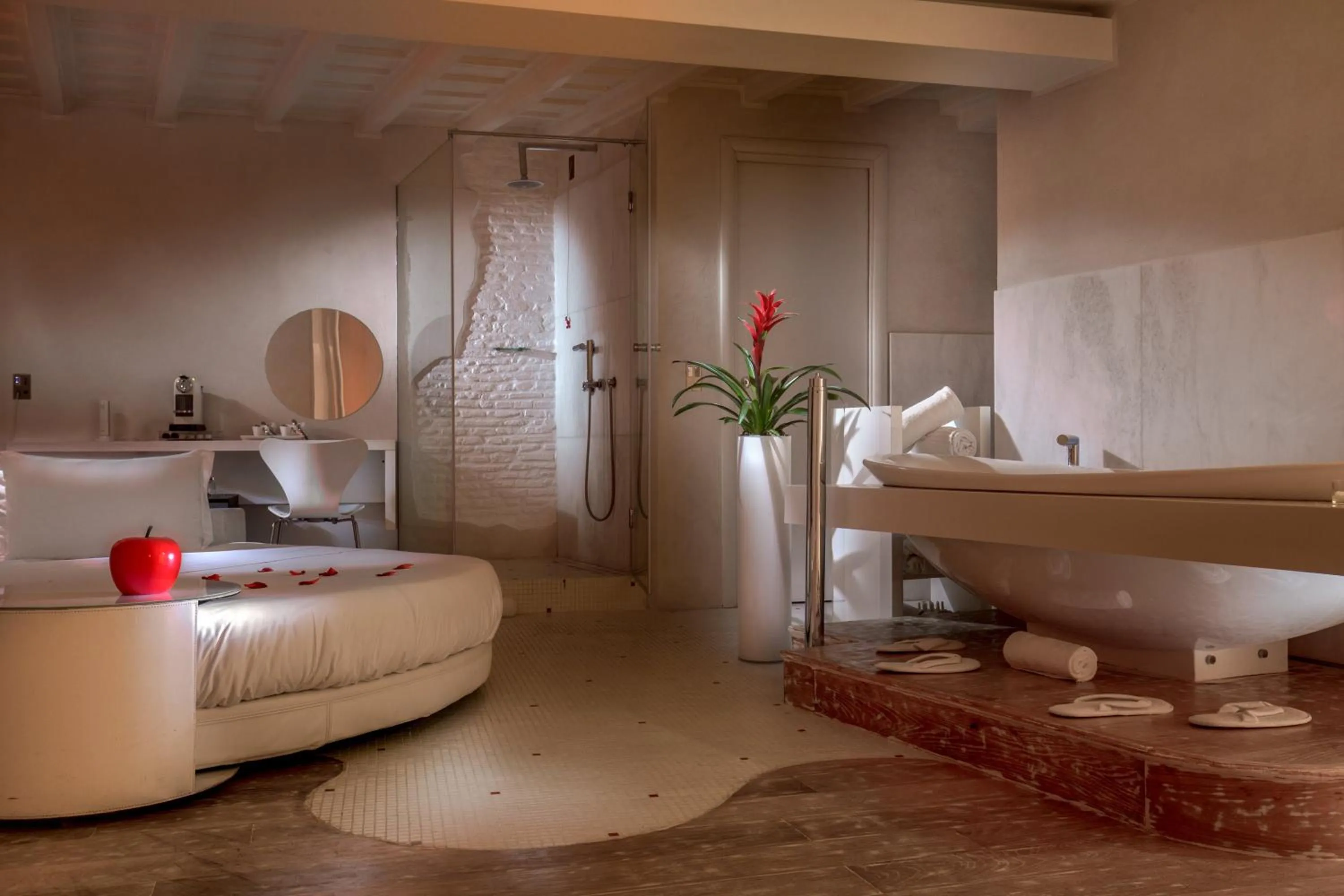 Bed in SuiteSistina for Brave Lovers