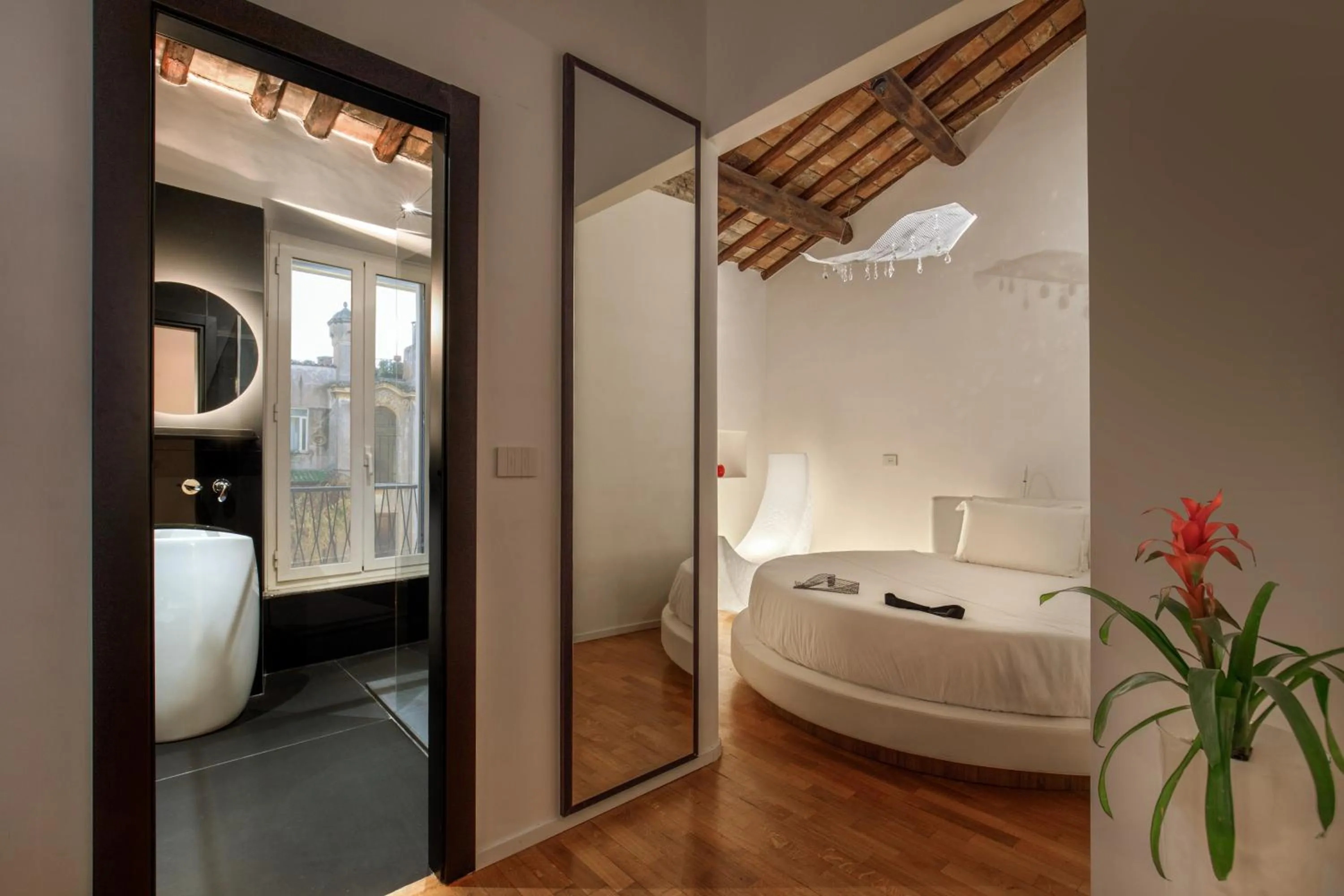 Bed in SuiteSistina for Brave Lovers