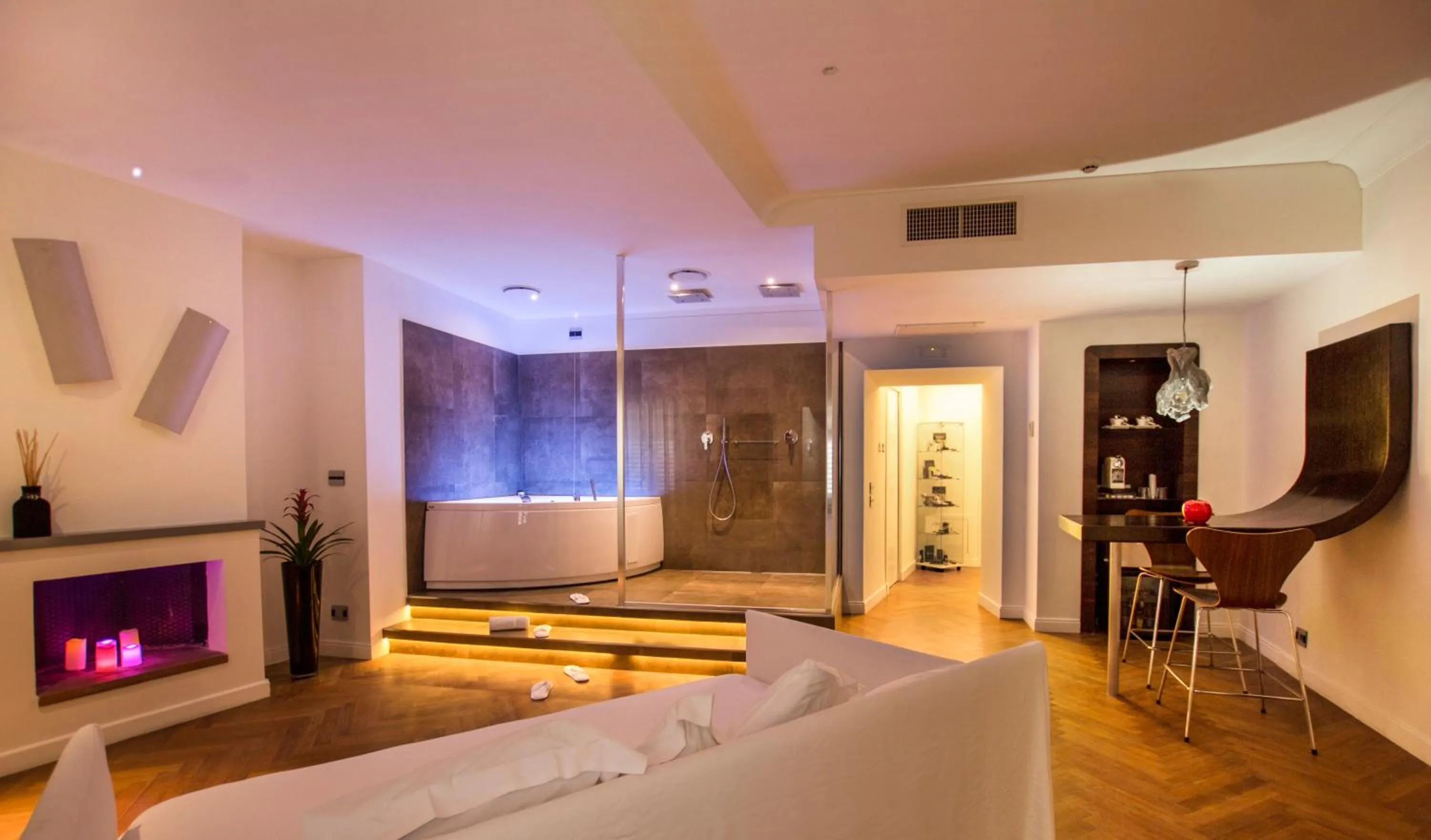 Shower in SuiteSistina for Brave Lovers