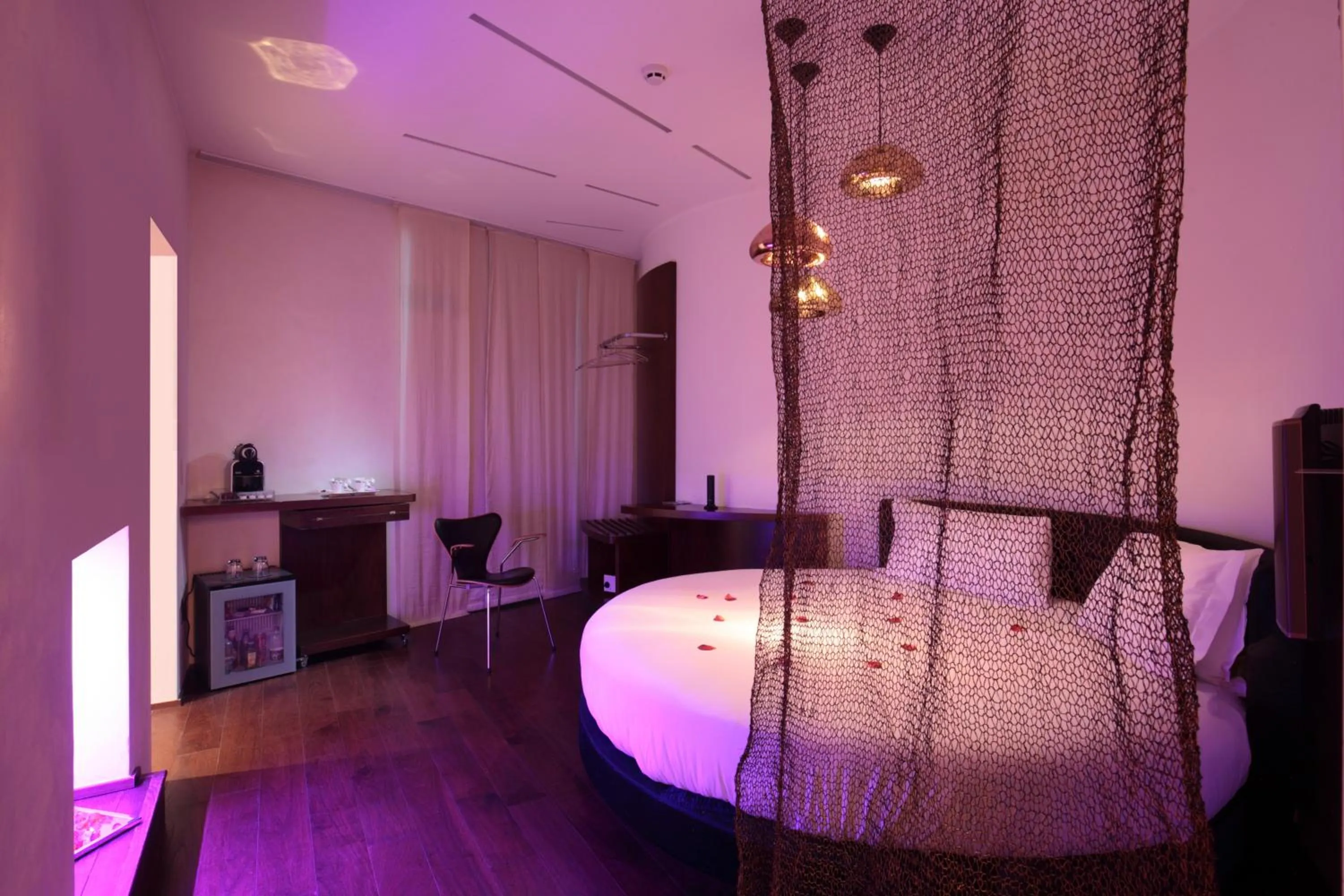 Bedroom in SuiteSistina for Brave Lovers