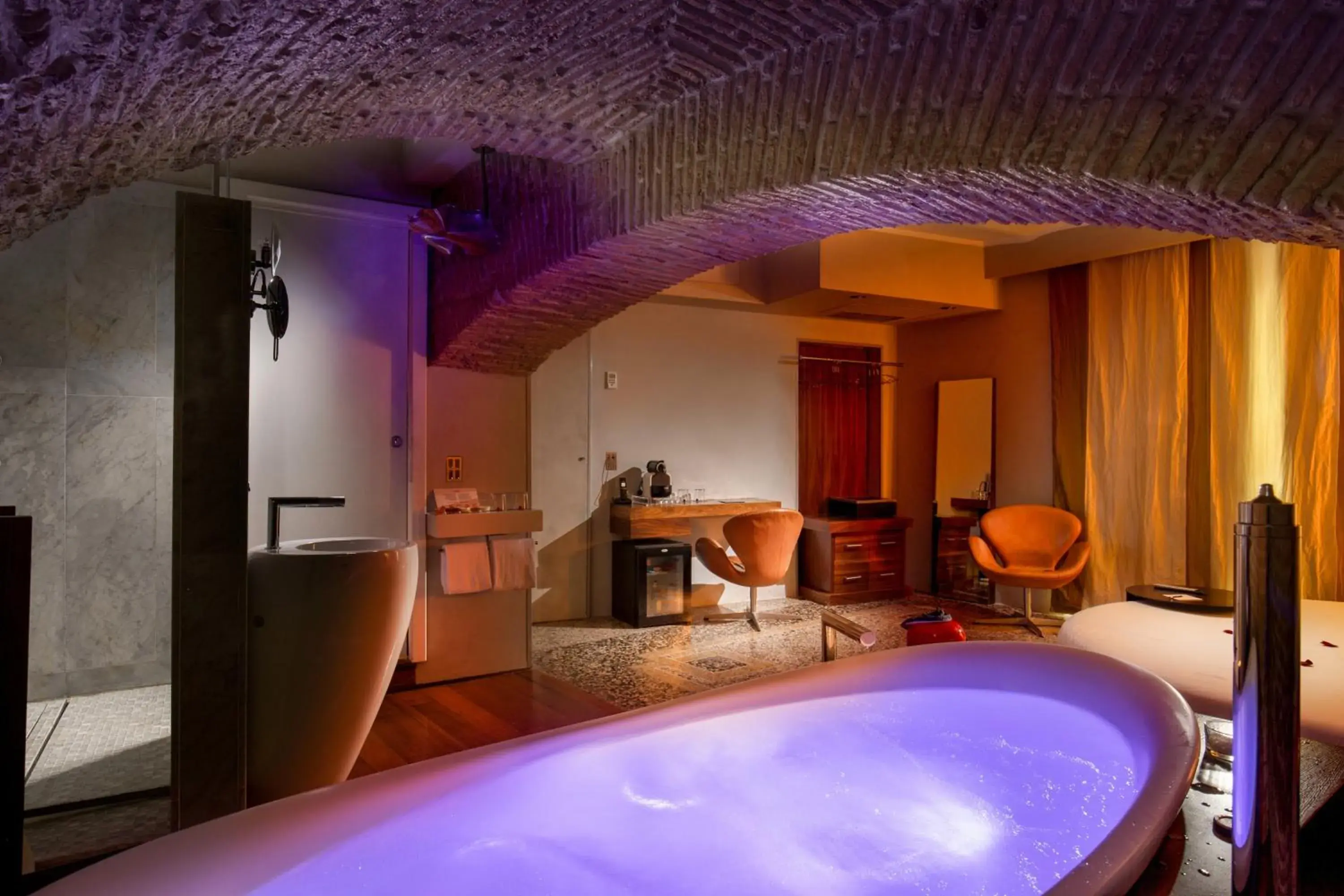 Executive Suite in SuiteSistina for Brave Lovers Executive Suite in SuiteSistina for Brave Lovers