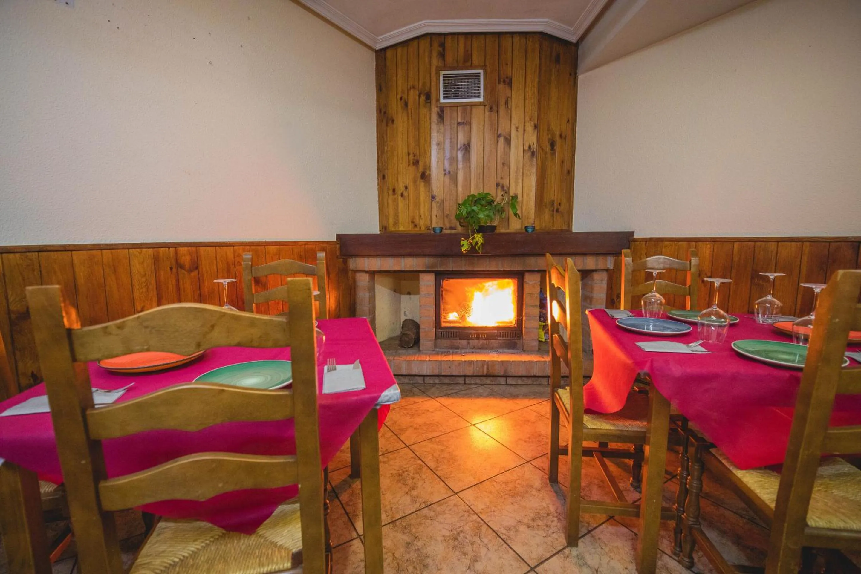 Dining area in Hostal Alto Aragon