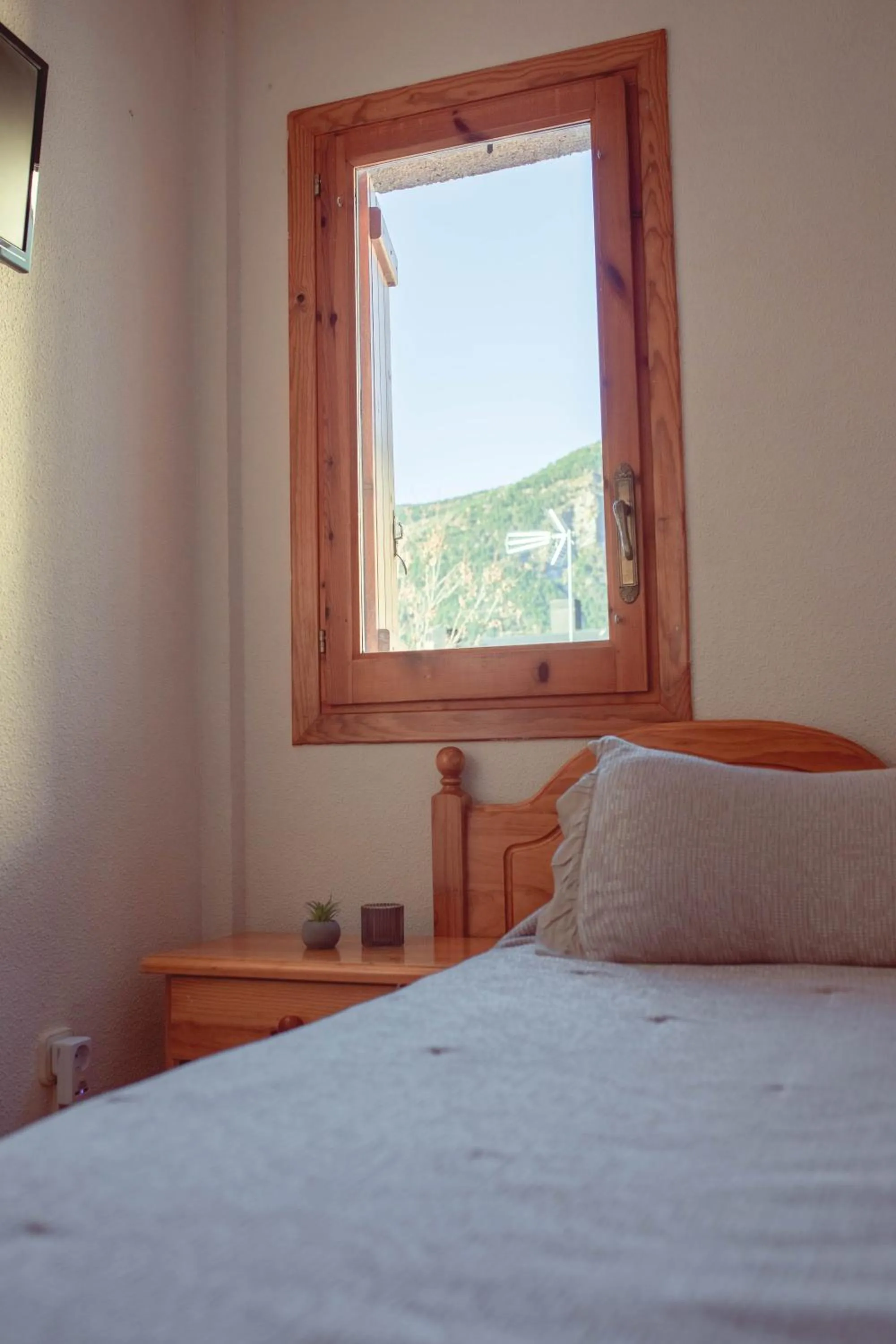 Bedroom, Bed in Hostal Alto Aragon