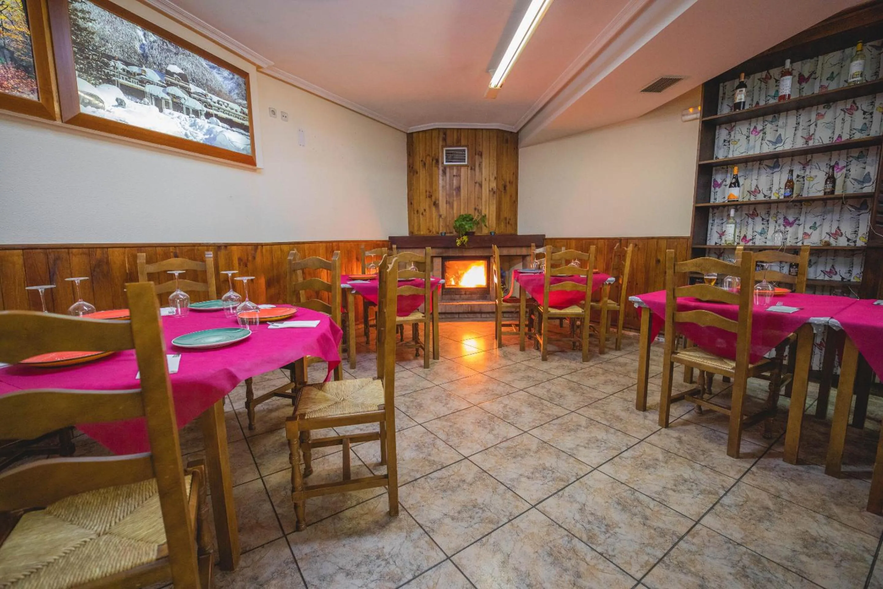 Dining area in Hostal Alto Aragon
