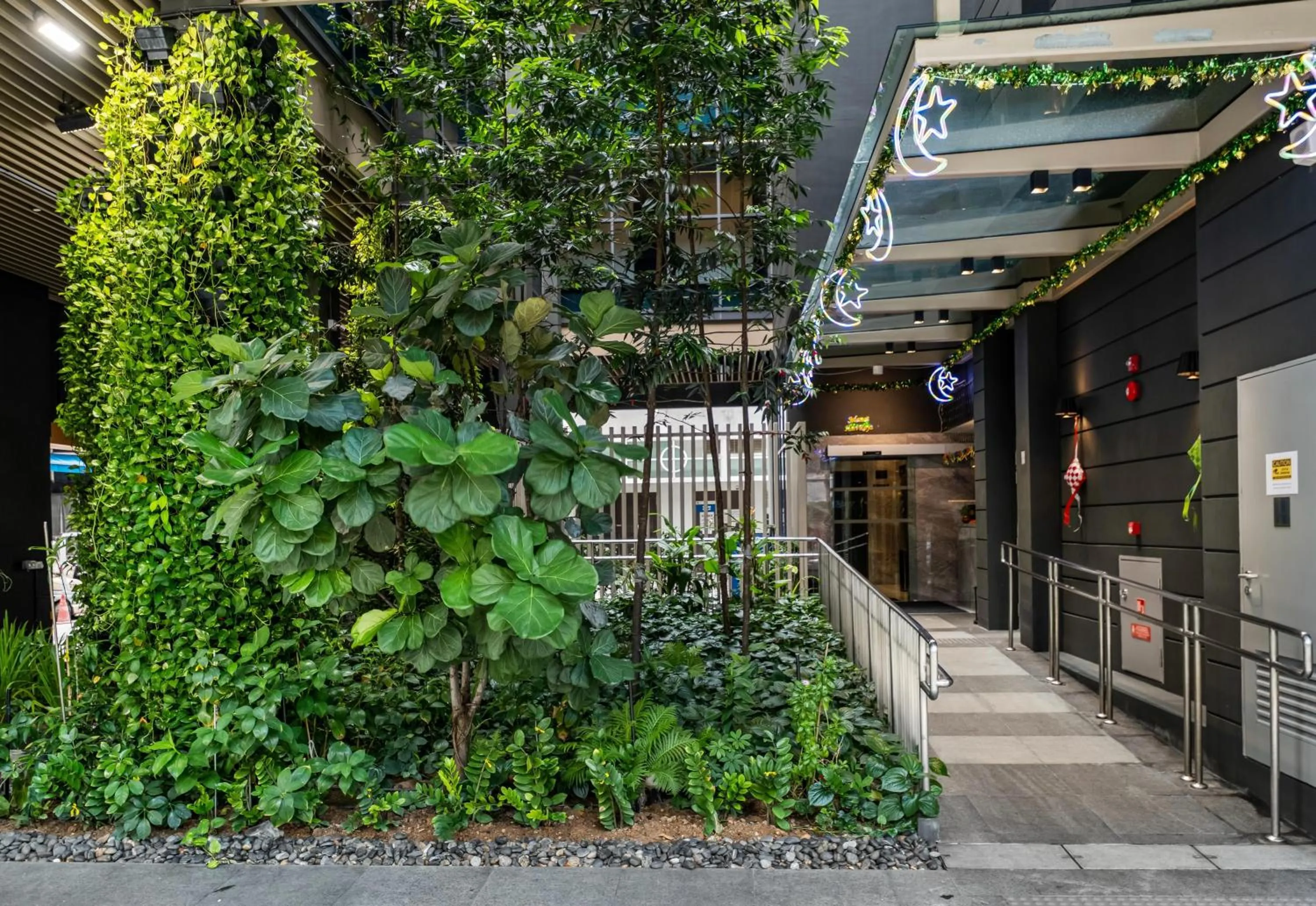 Facade/entrance in Beverly Hotels Elements